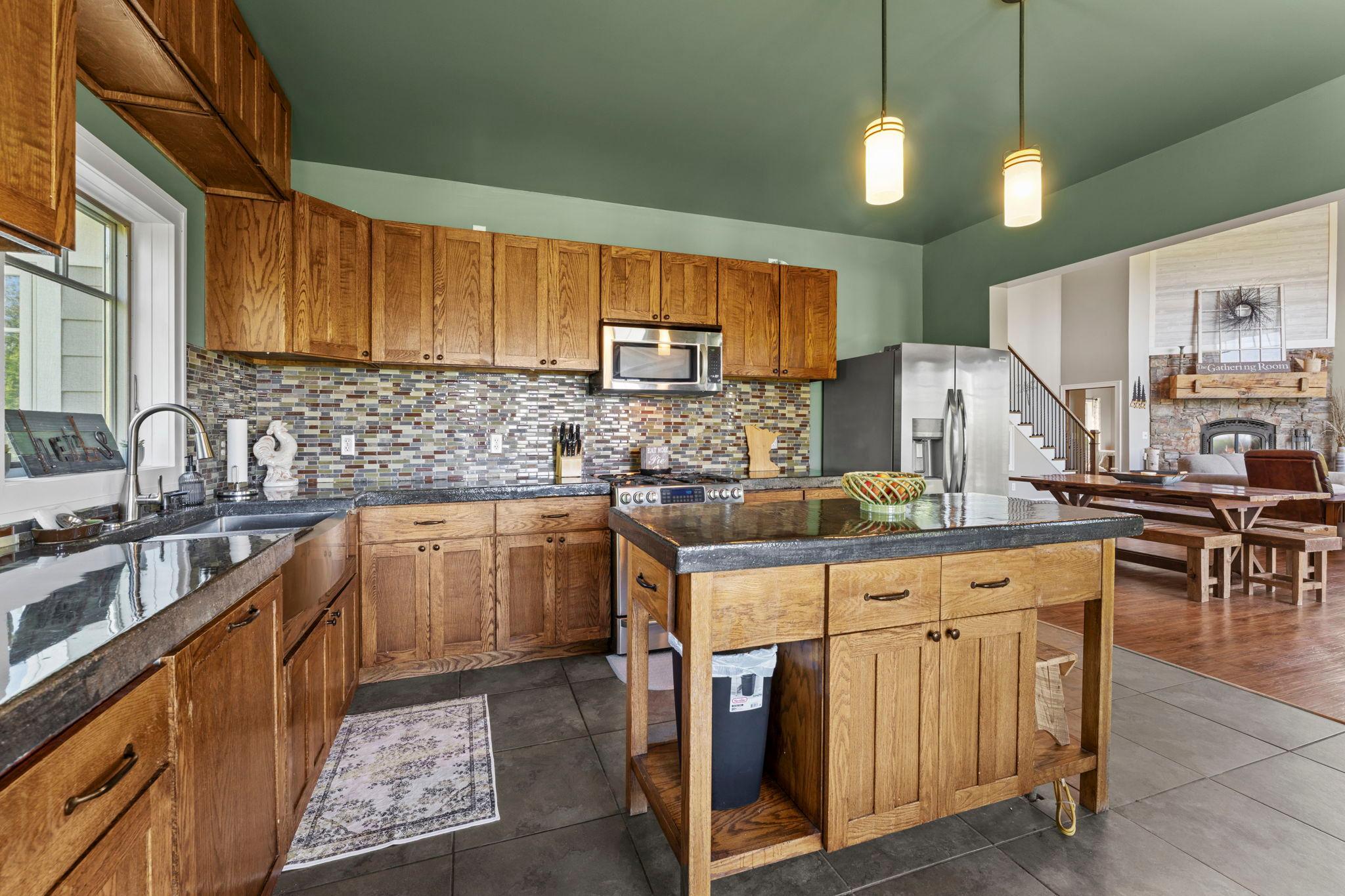 main property photo 30