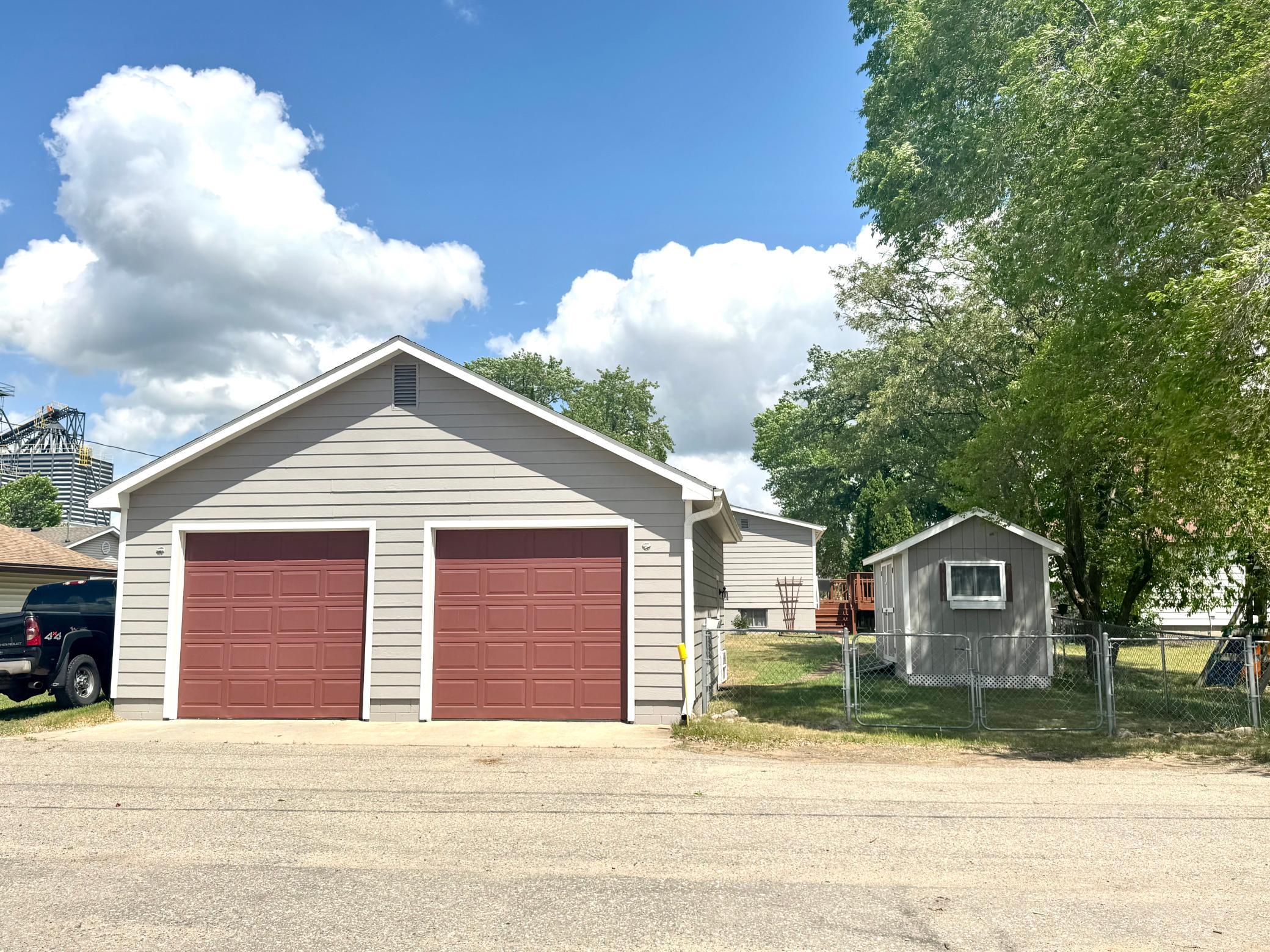 main property photo 40