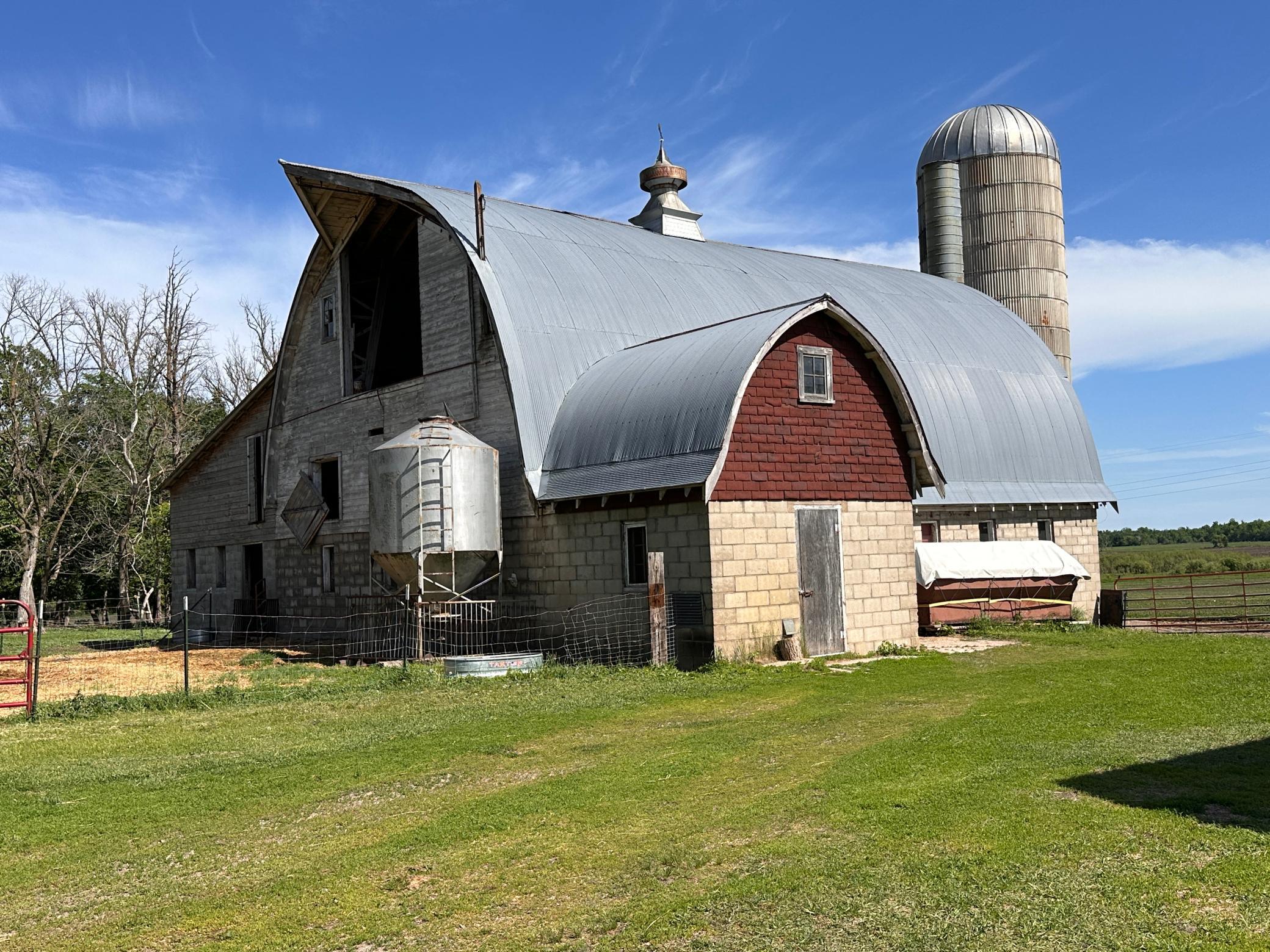 main property photo 32