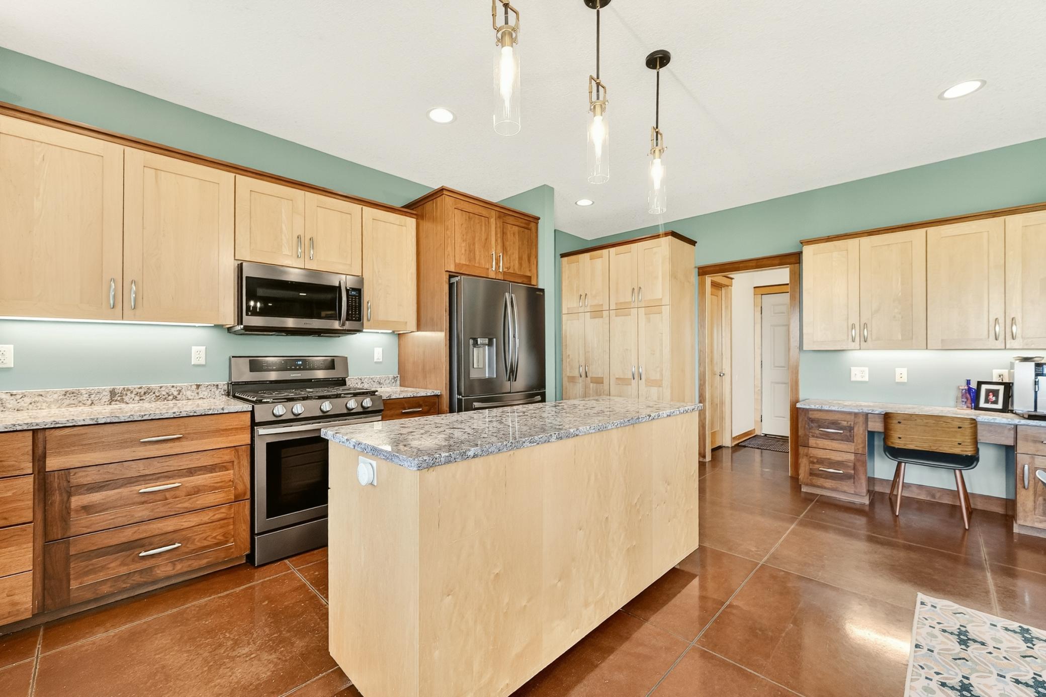 main property photo 25