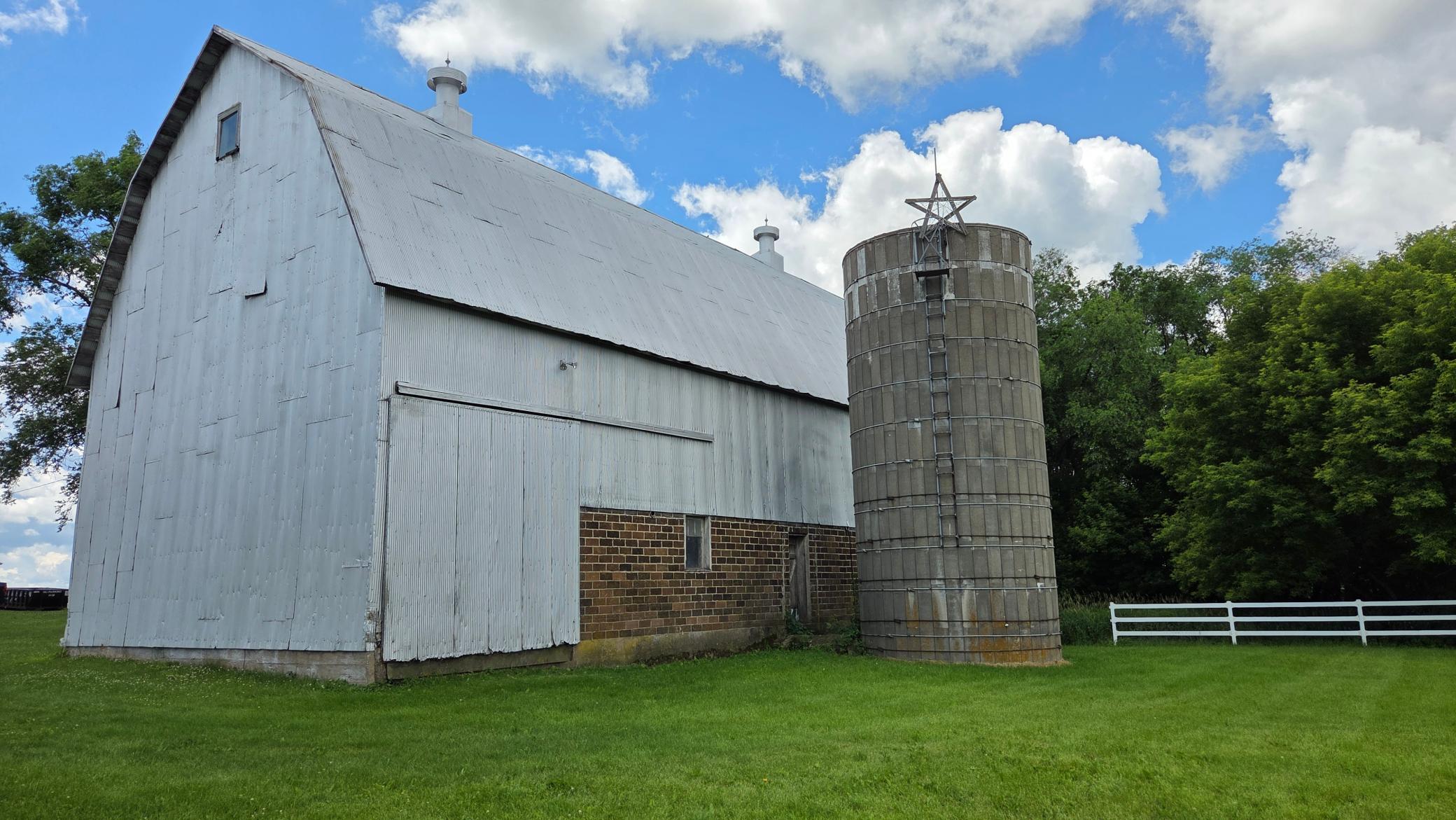 main property photo 23