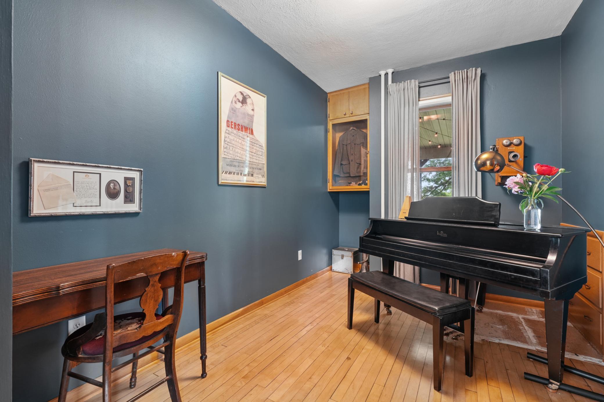main property photo 7