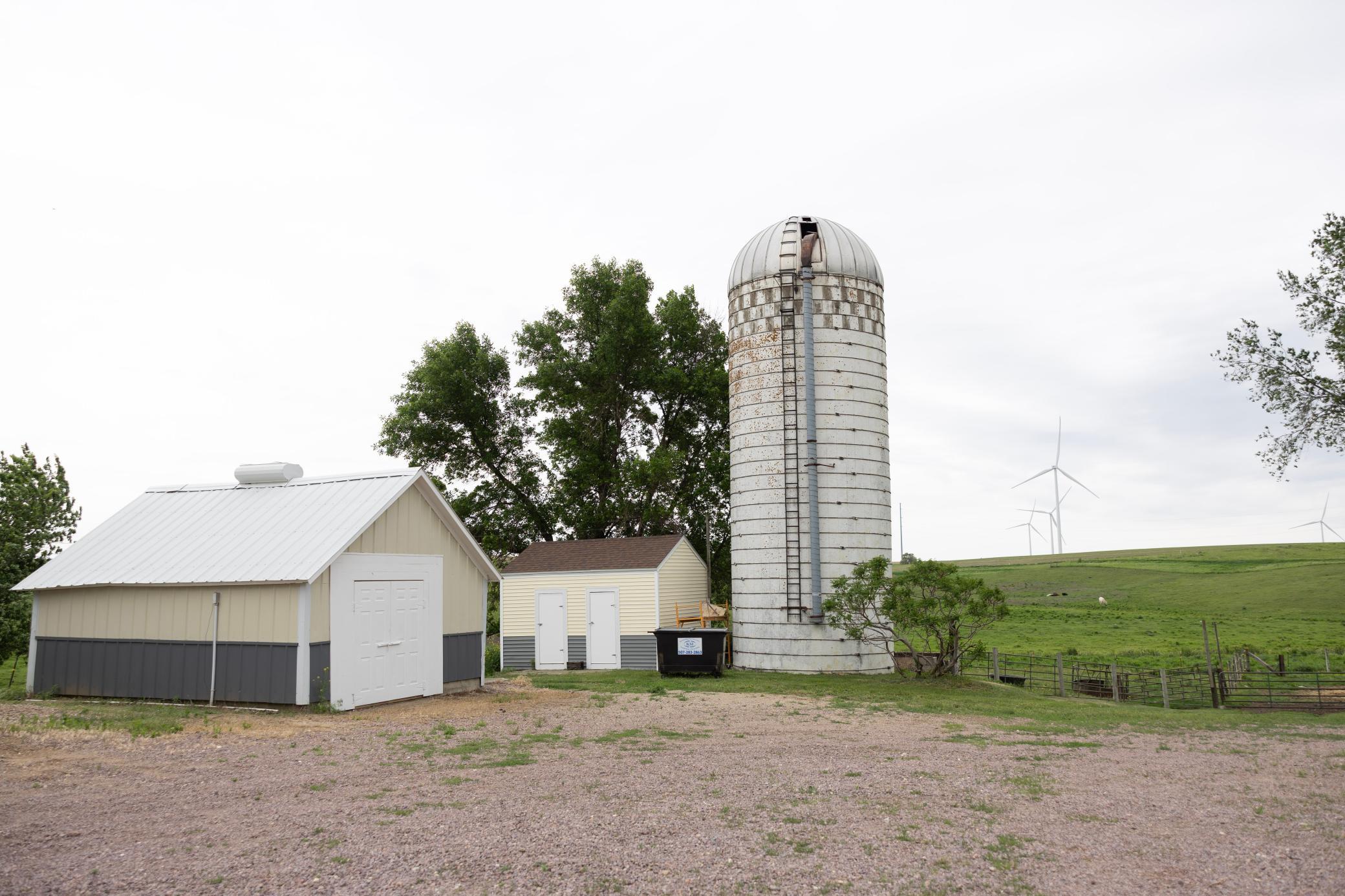 main property photo 45
