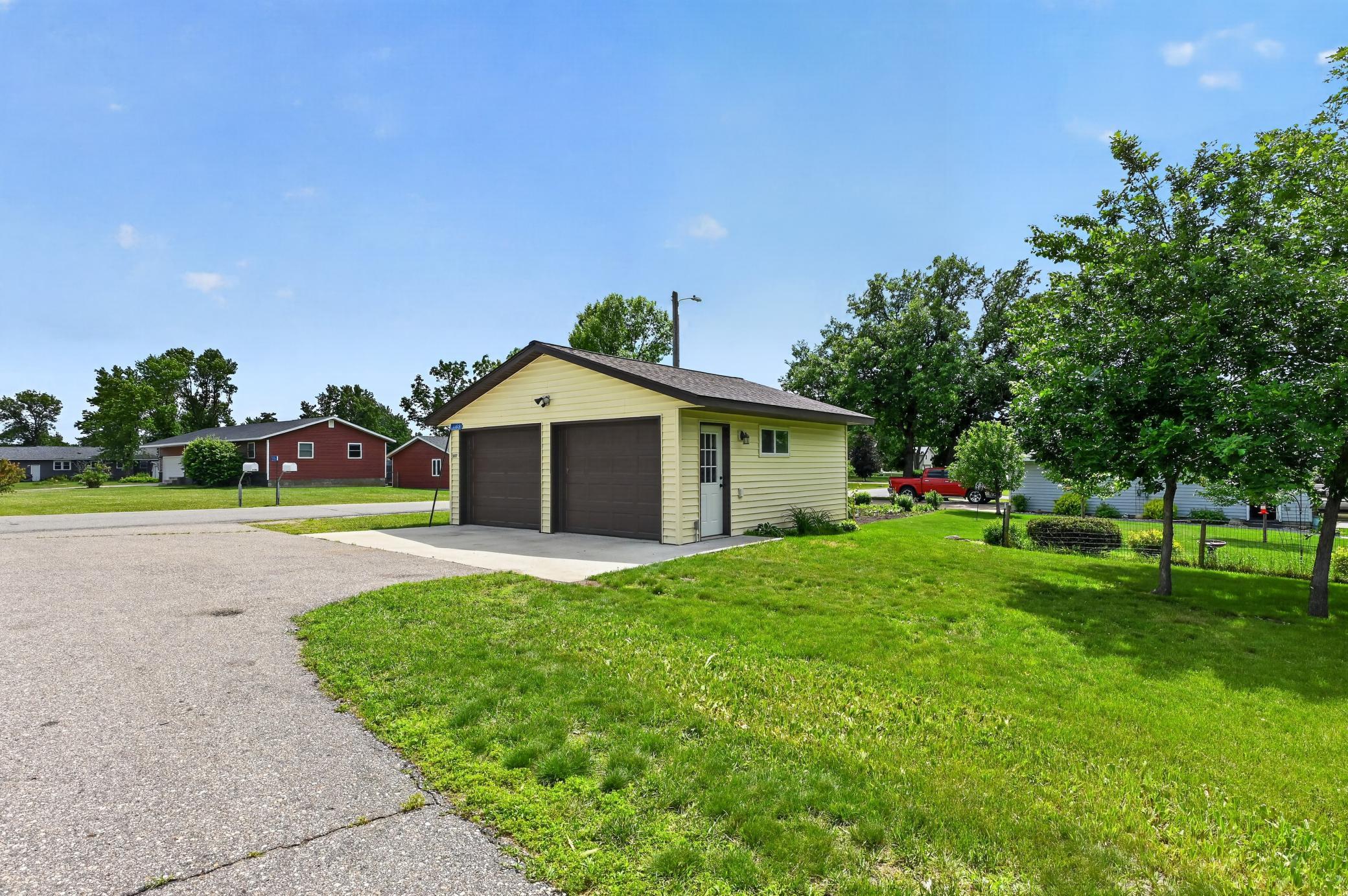 main property photo 29