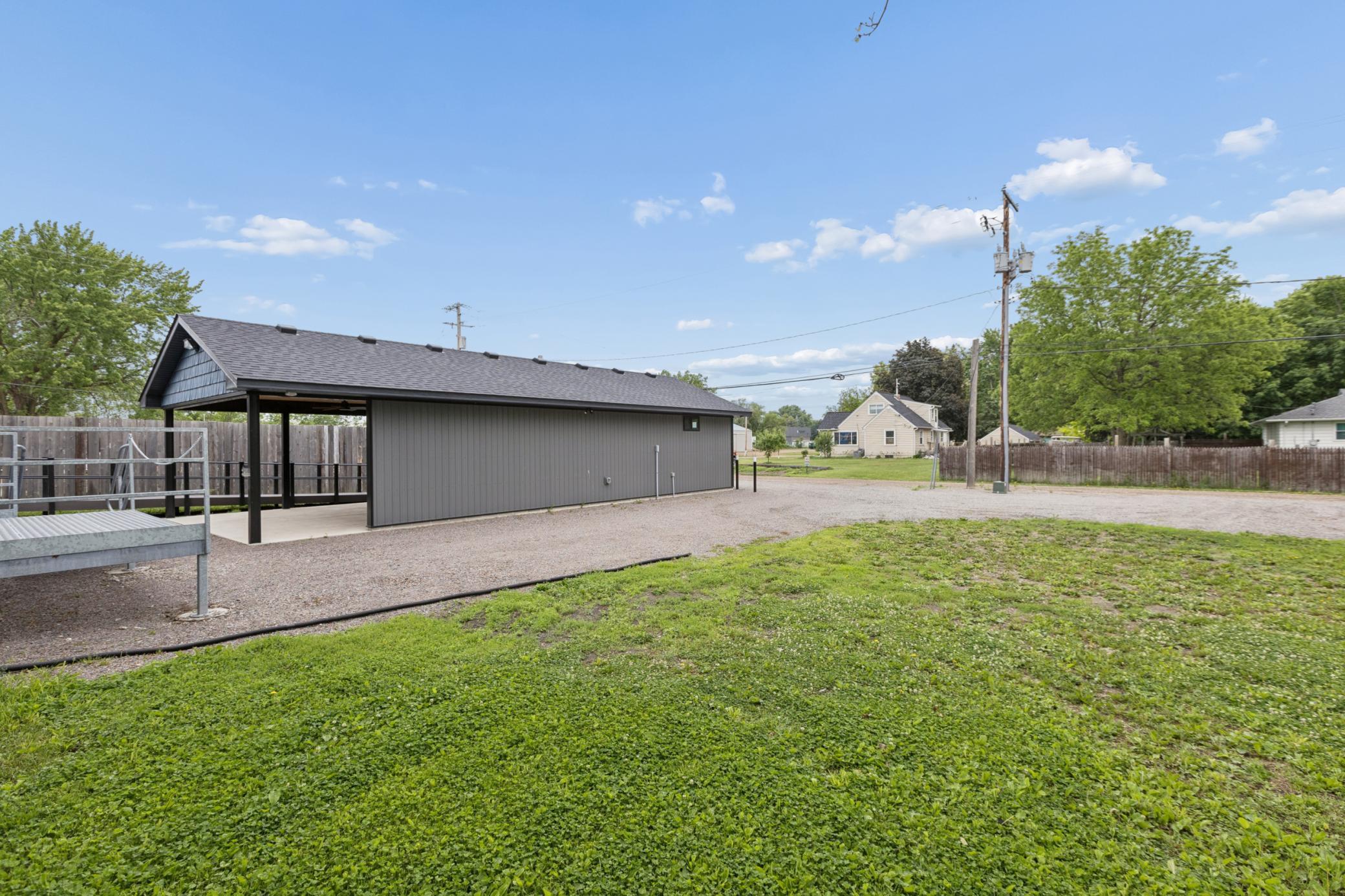 main property photo 31