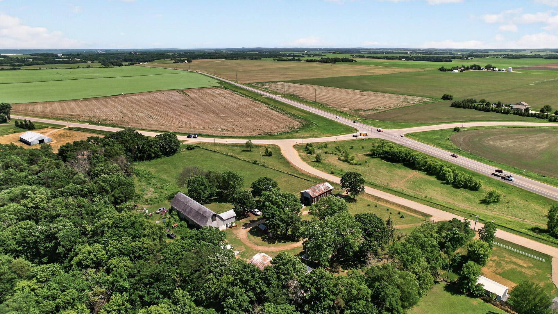 main property photo 40