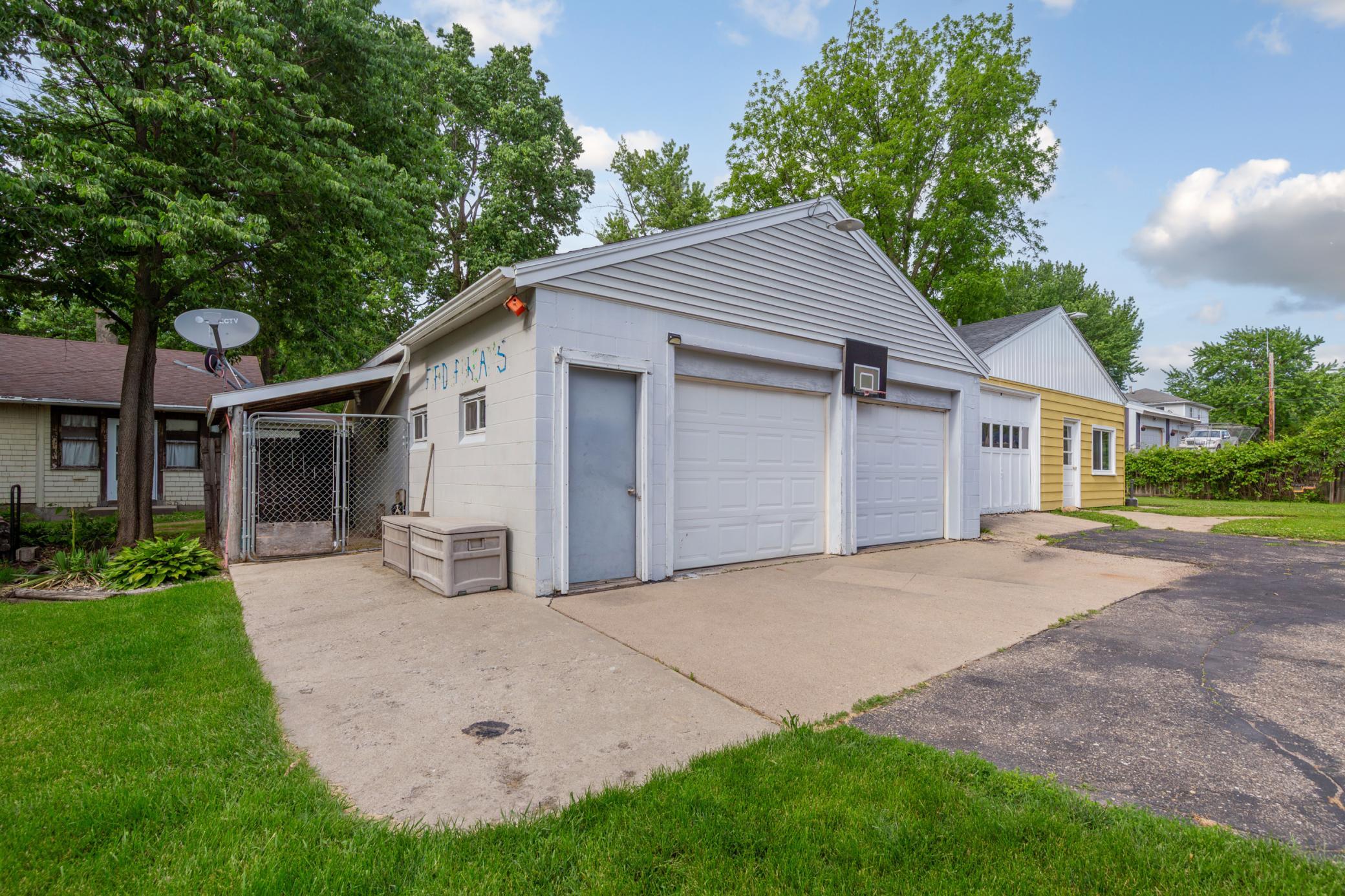 main property photo 40