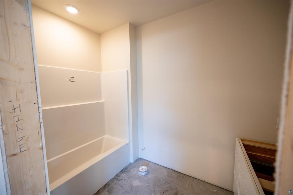 main property photo 79