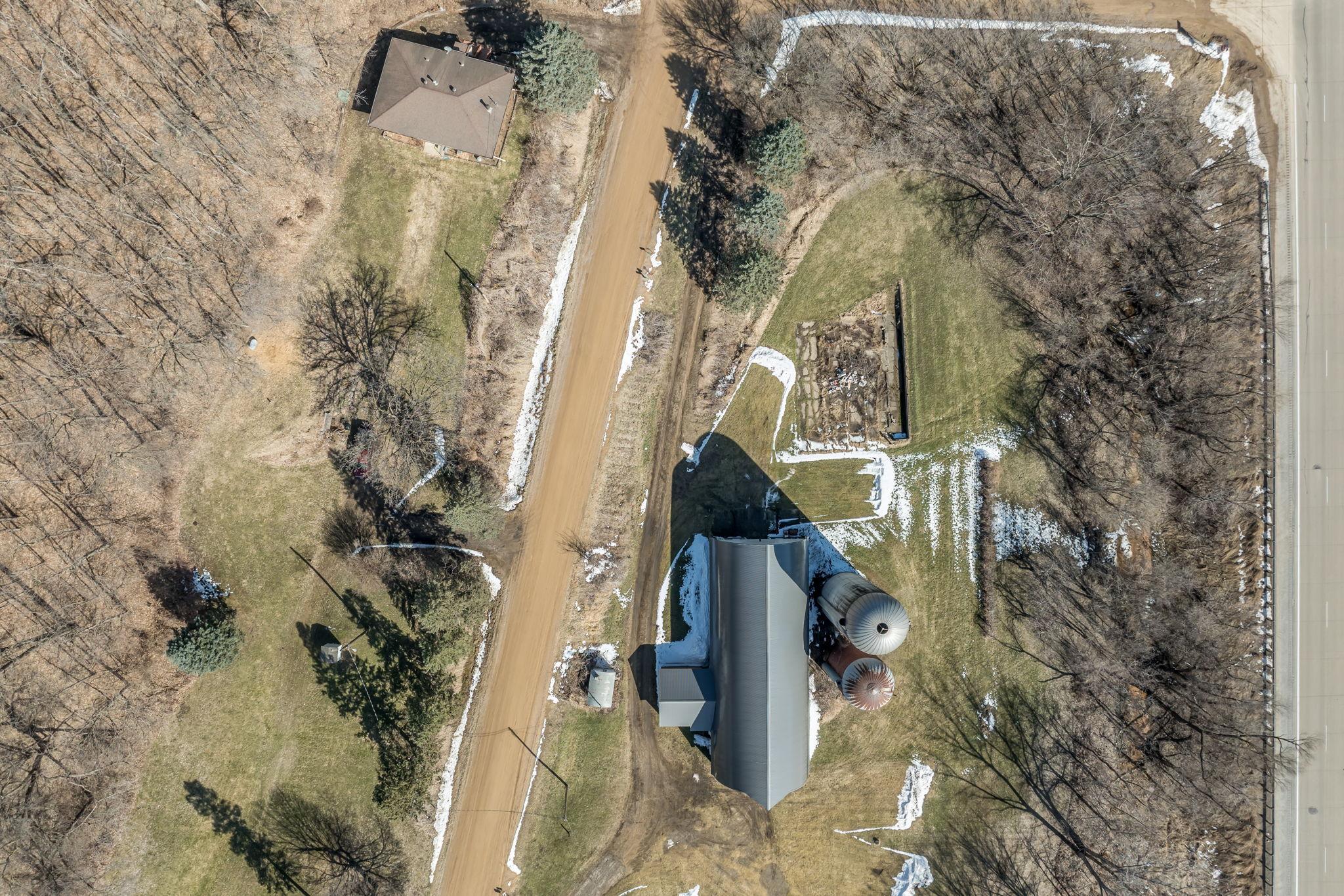 main property photo 40