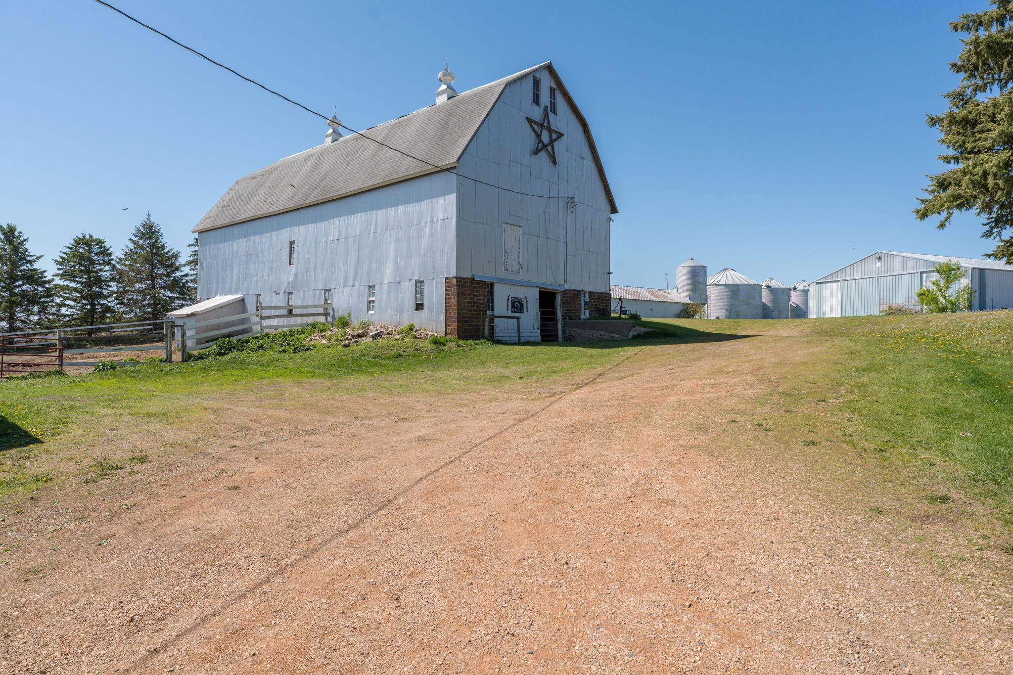 main property photo 33
