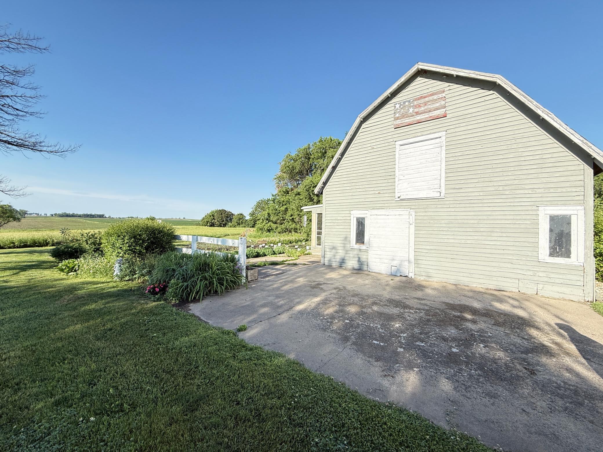 main property photo 74