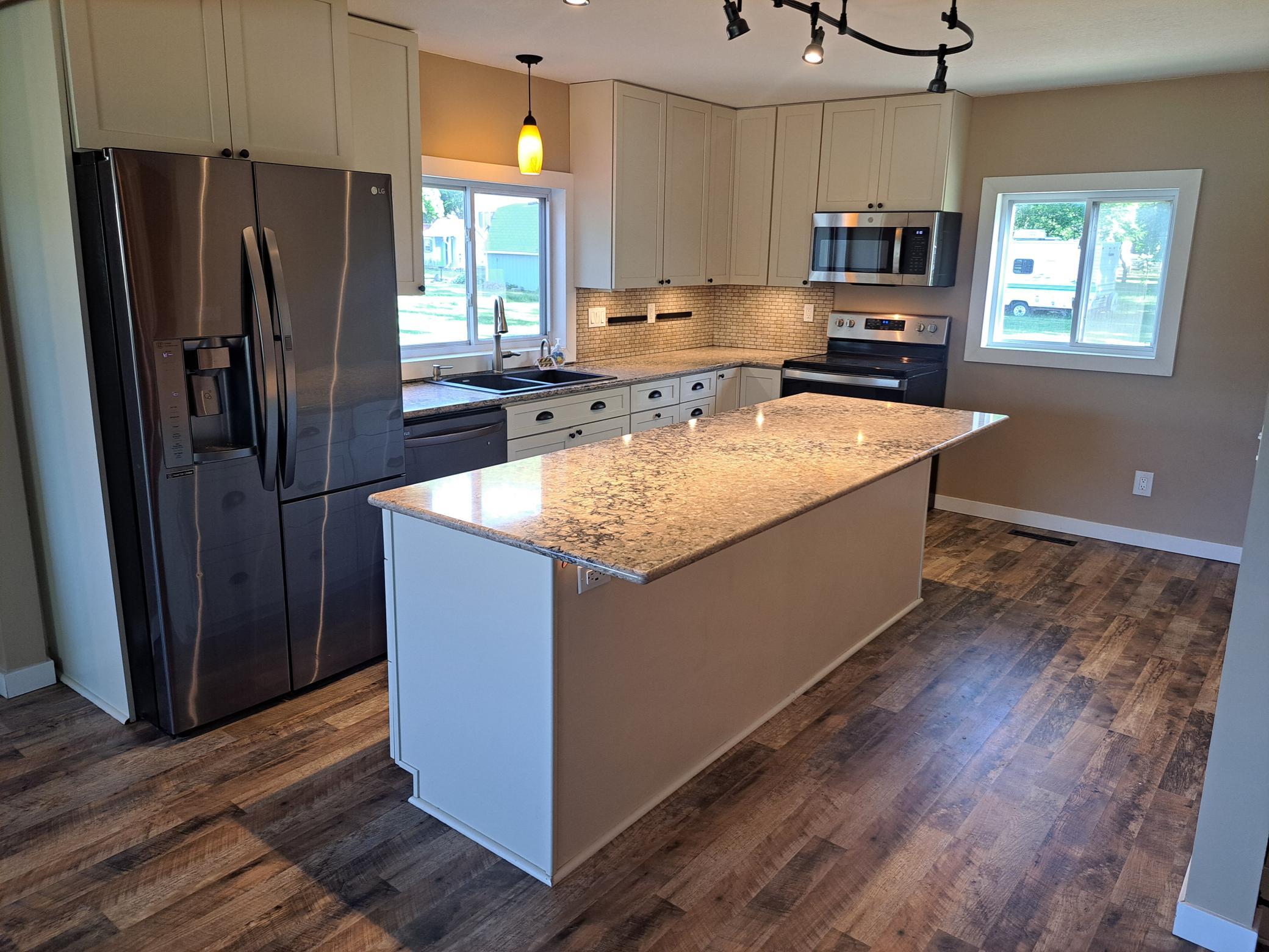main property photo 8