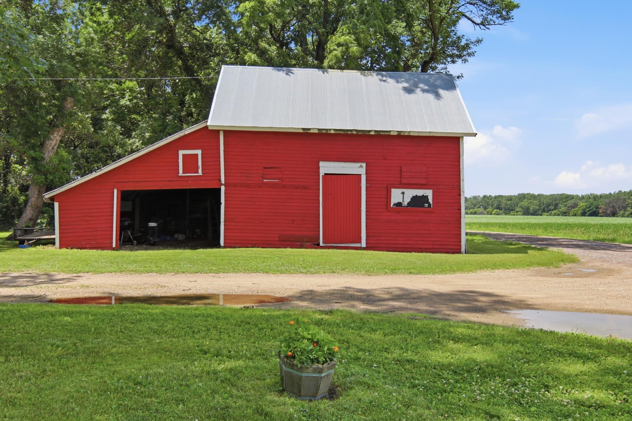 main property photo 25