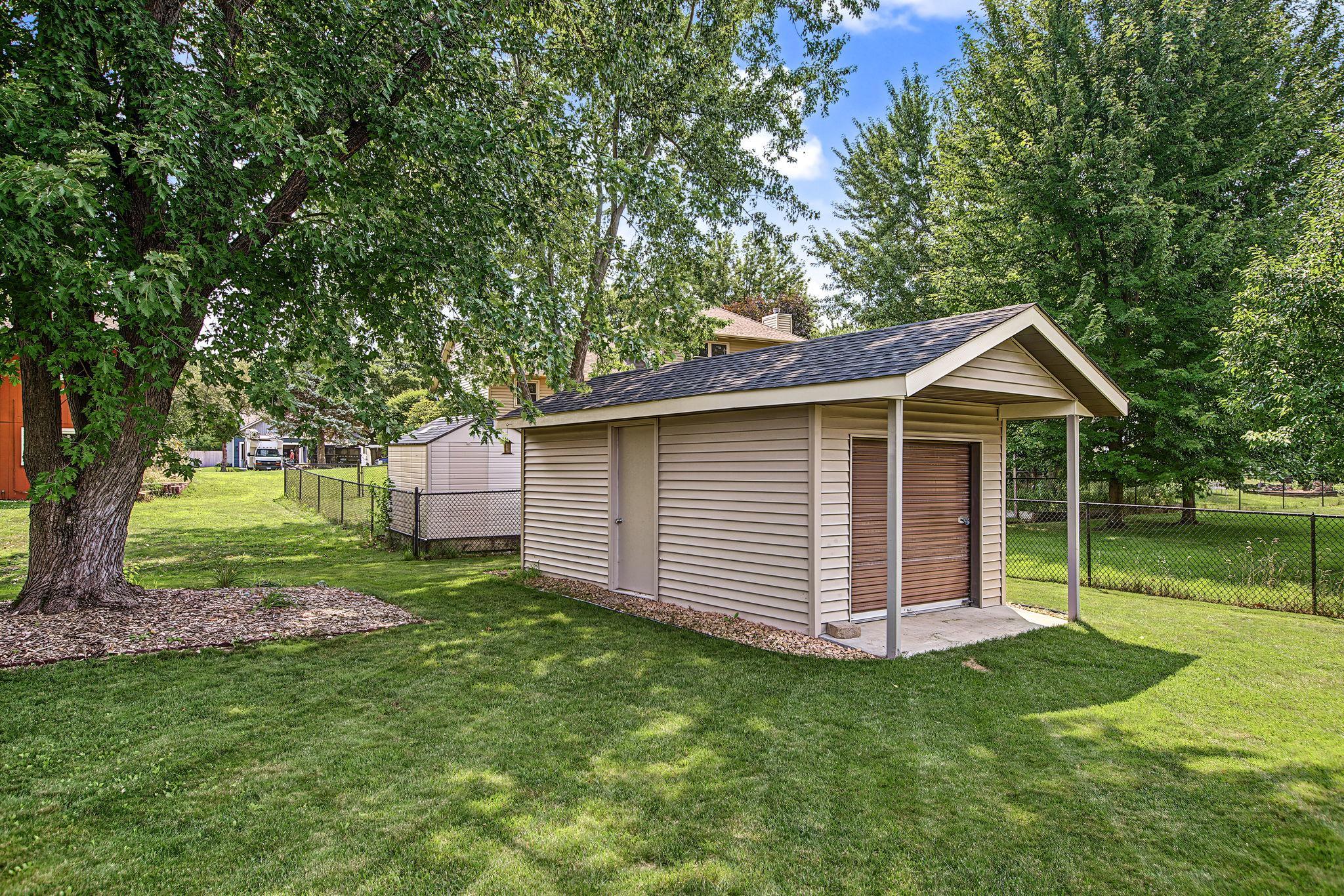 main property photo 40