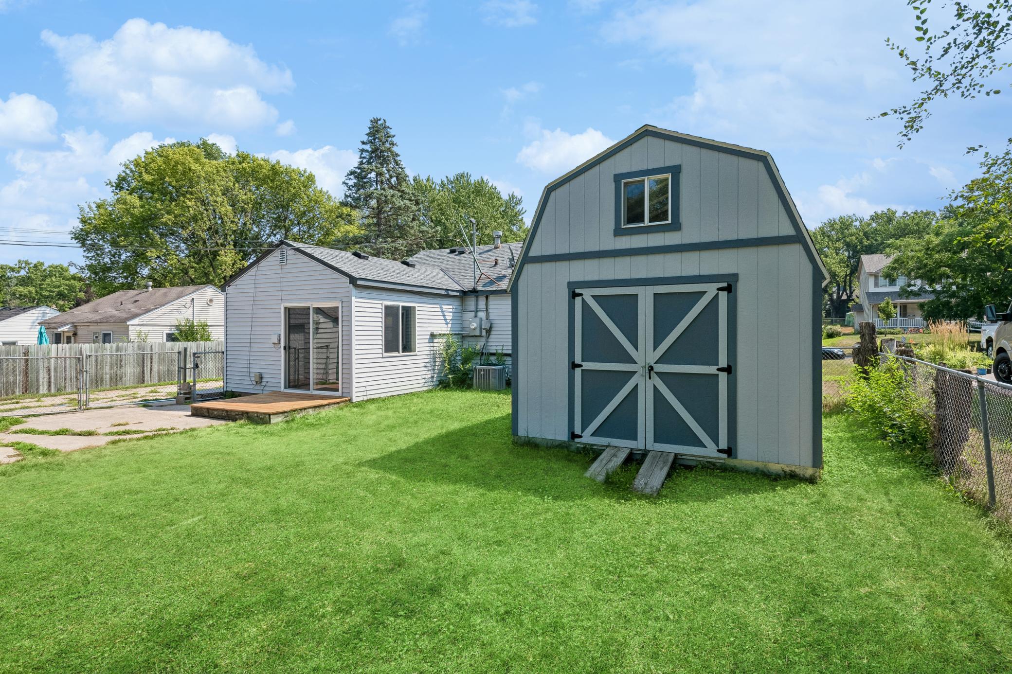 main property photo 28