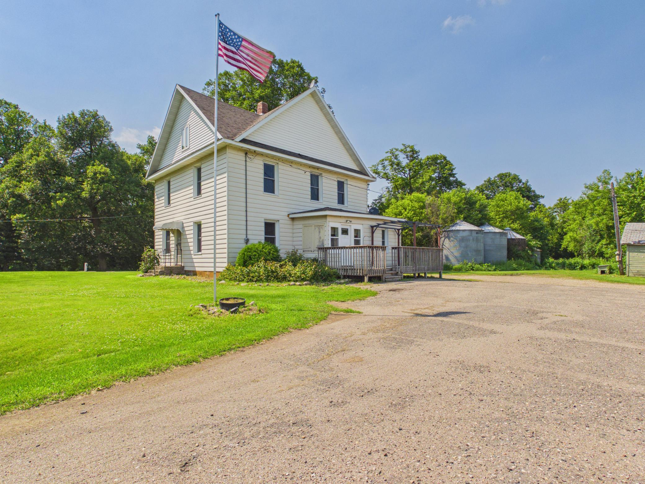 main property photo 9