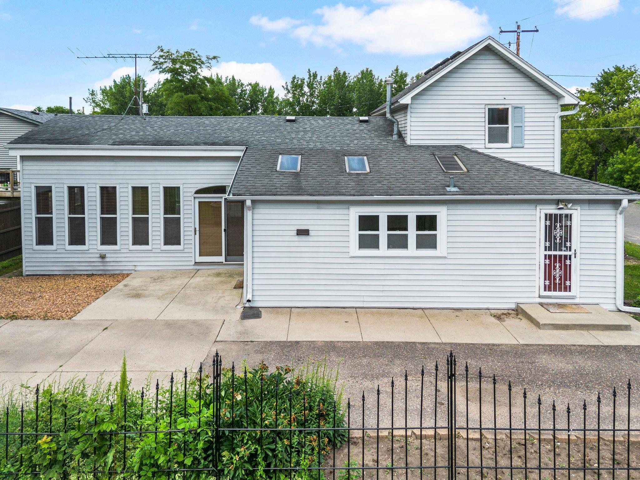 main property photo 28