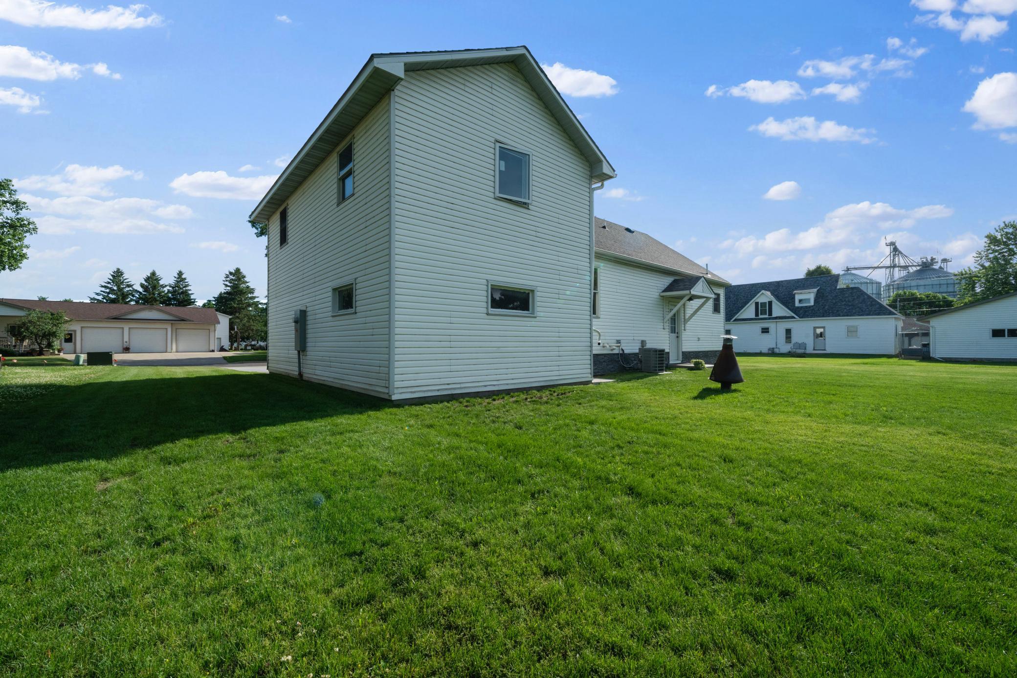 main property photo 7