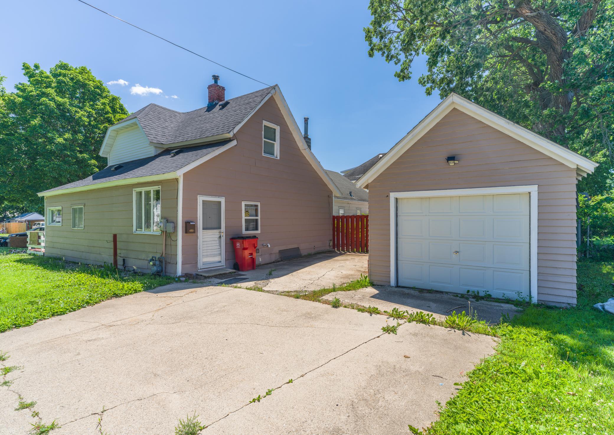 main property photo 3