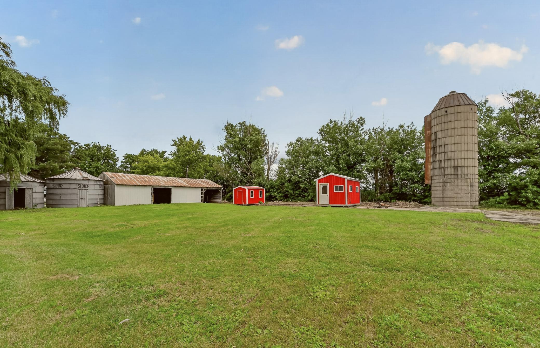 main property photo 11