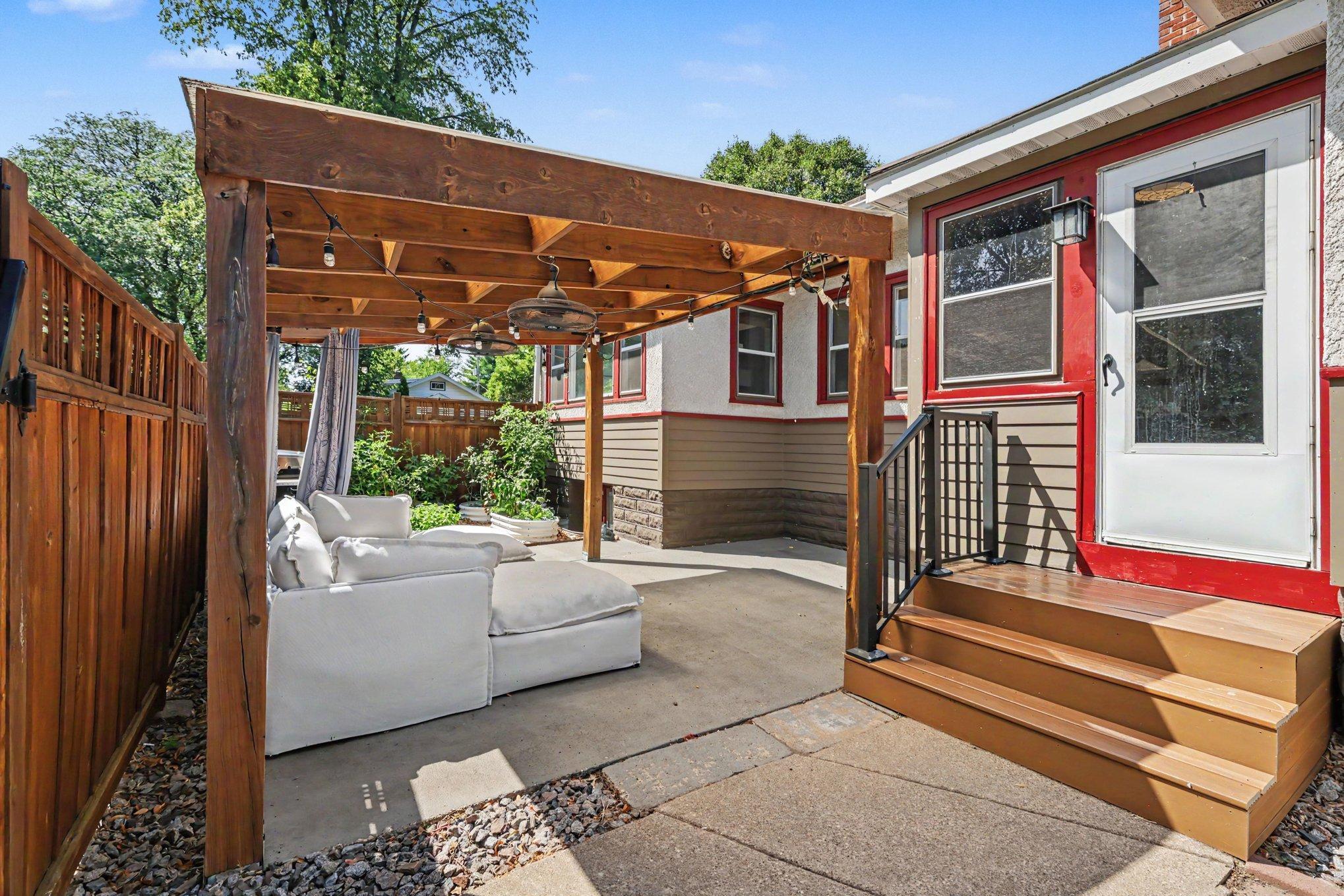 main property photo 28