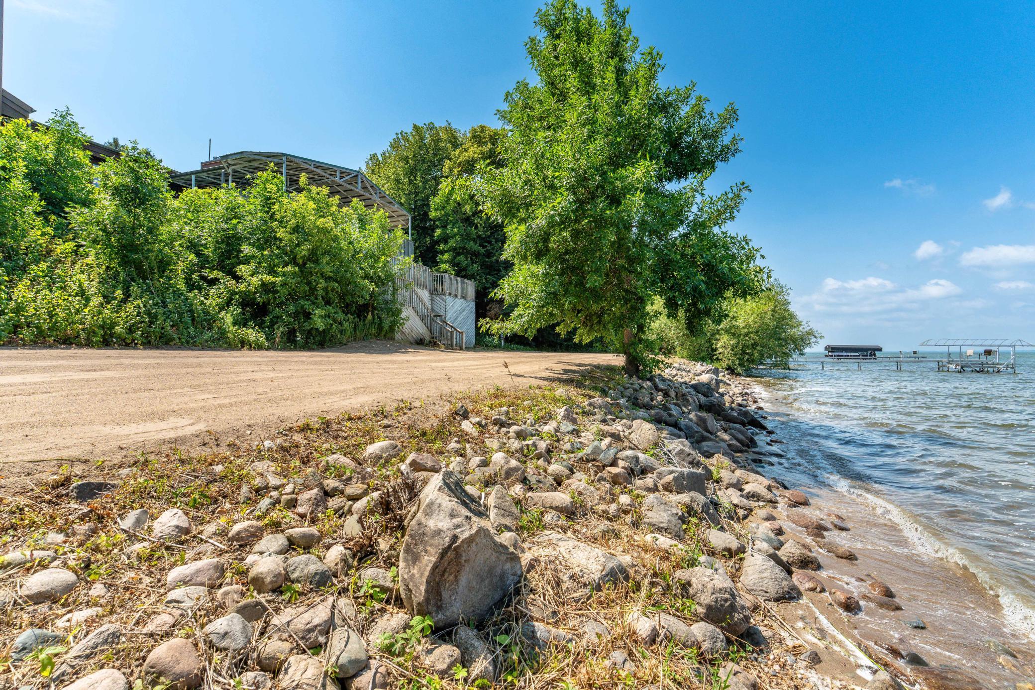 main property photo 11