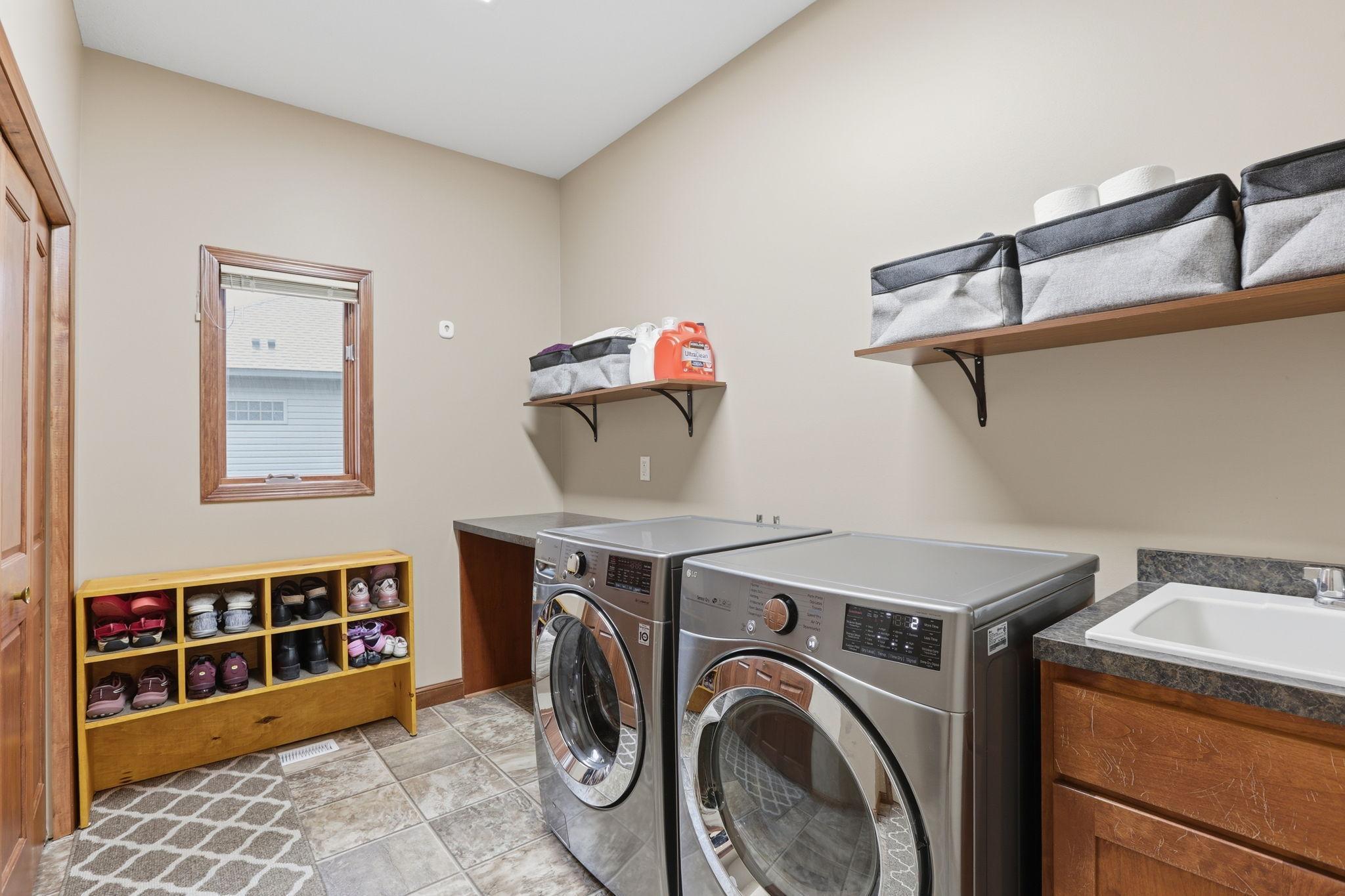 main property photo 14