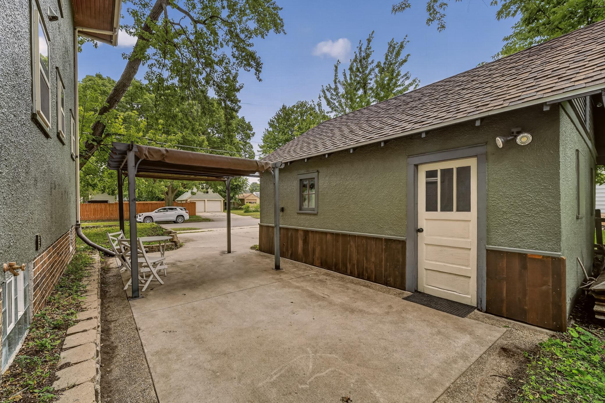 main property photo 33