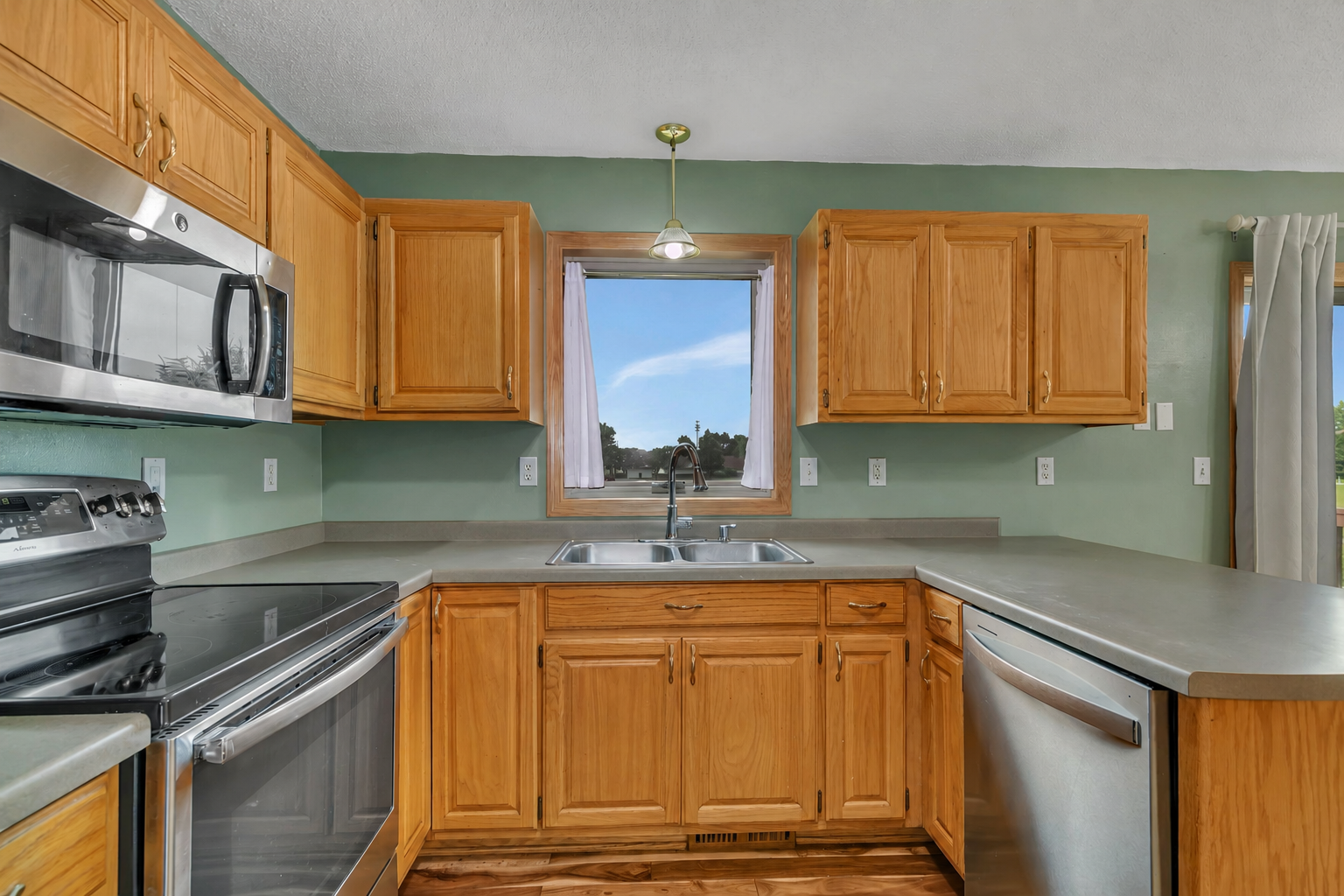 main property photo 13