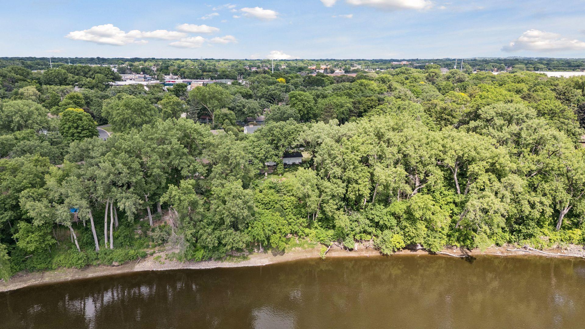 main property photo 45