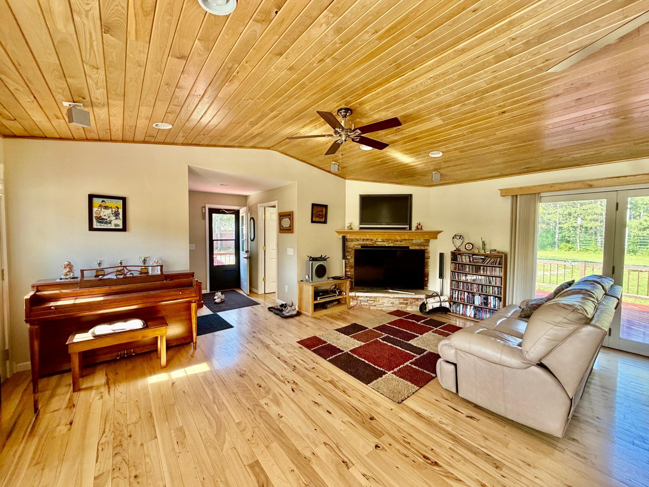 main property photo 8