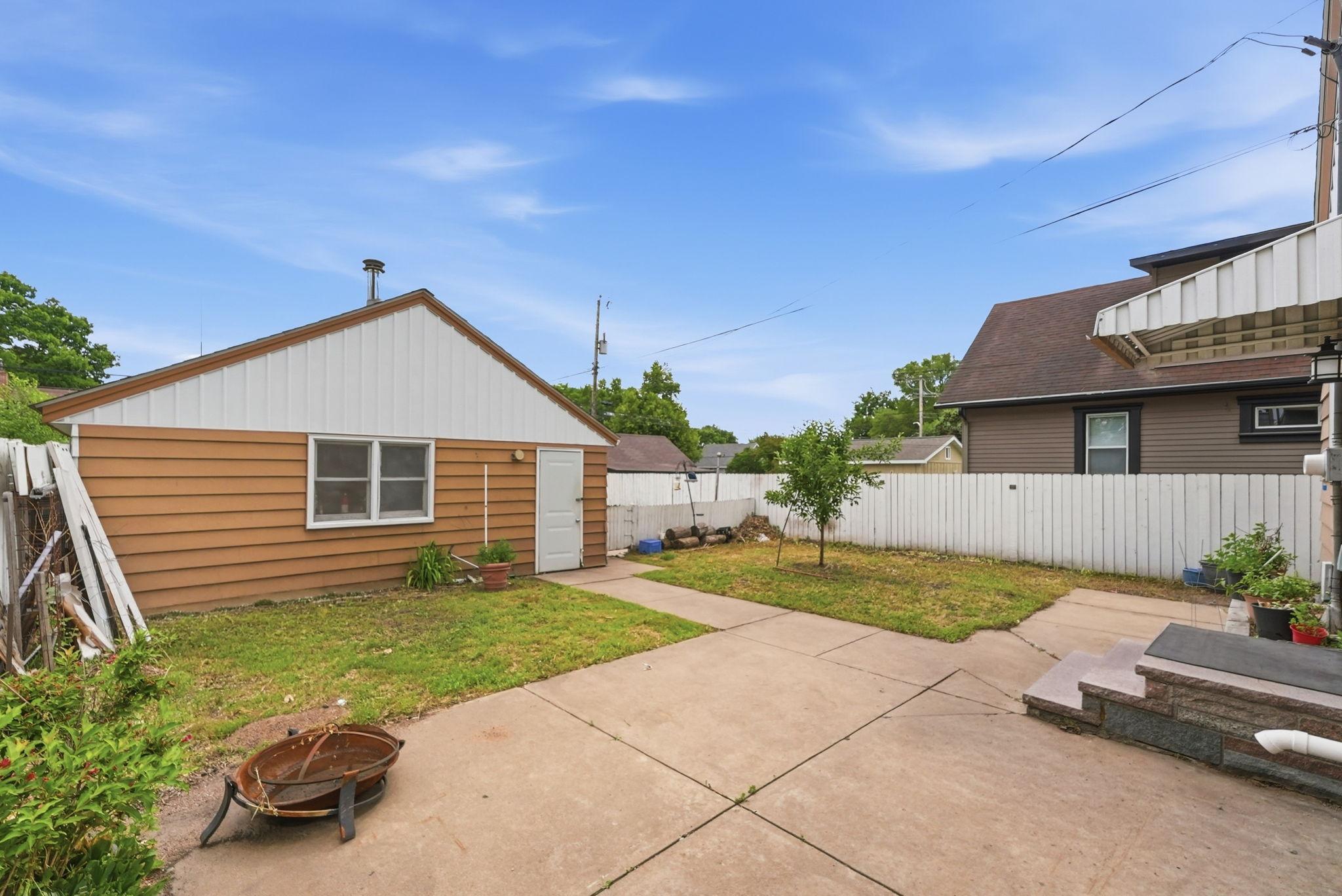 main property photo 5