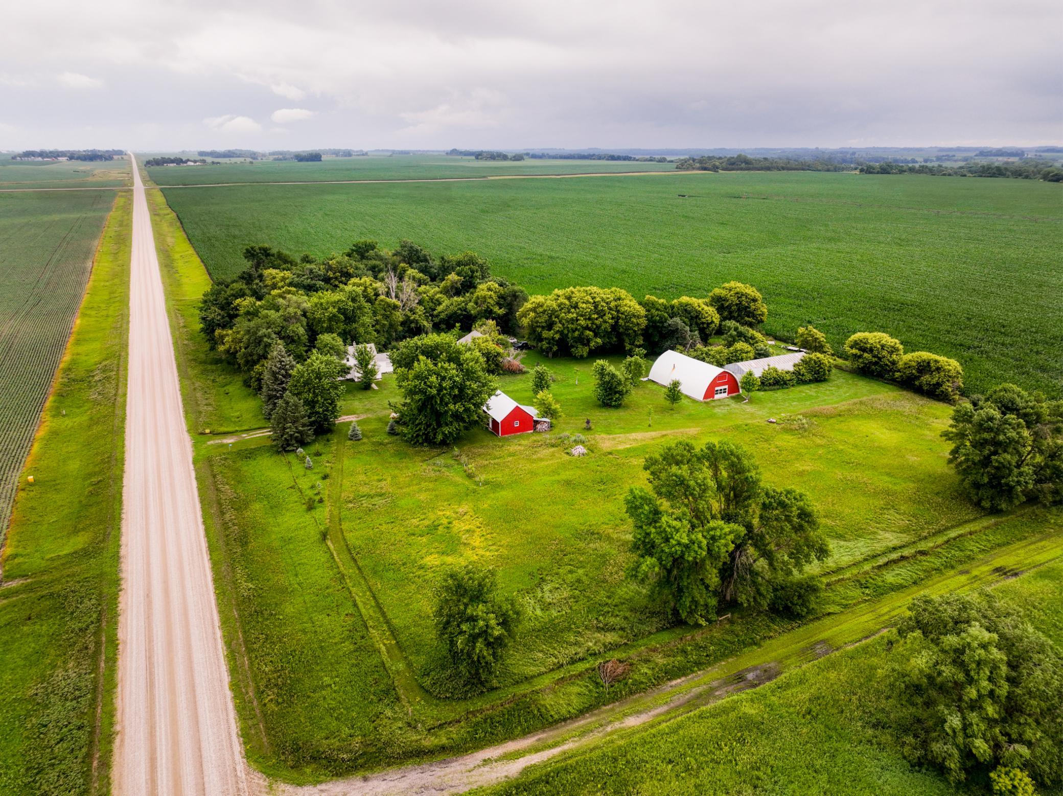 main property photo 28