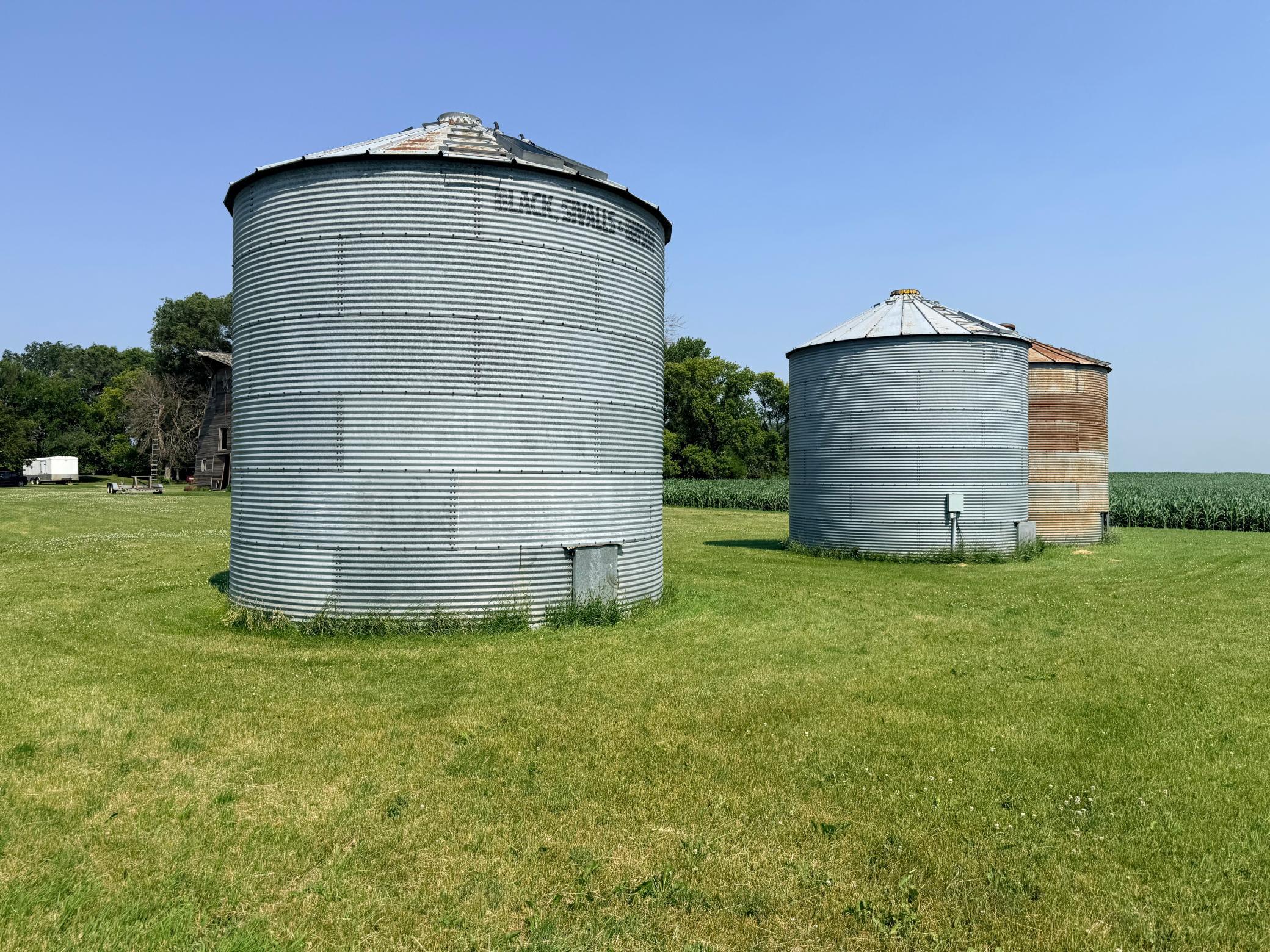 main property photo 28