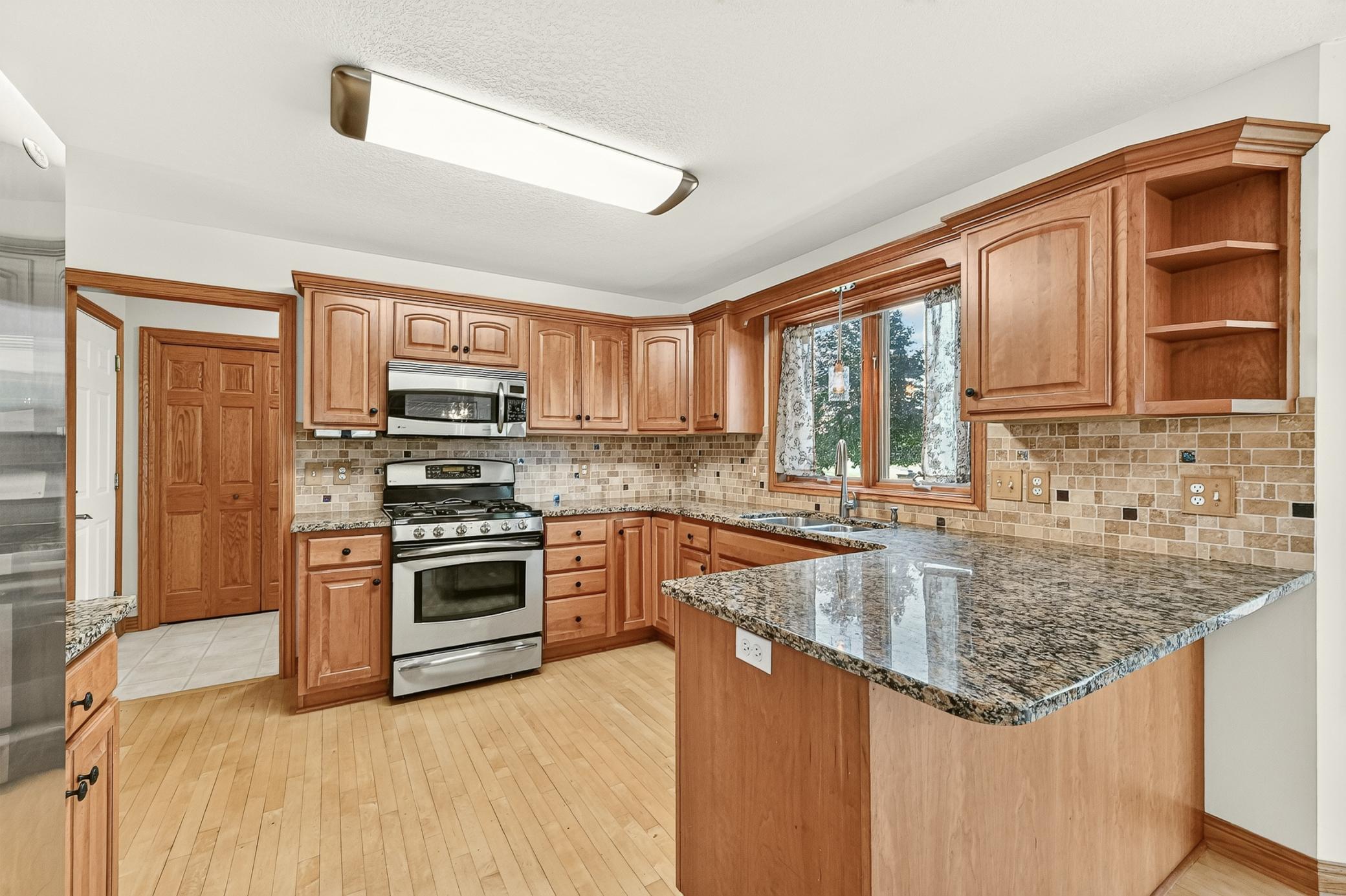 main property photo 5