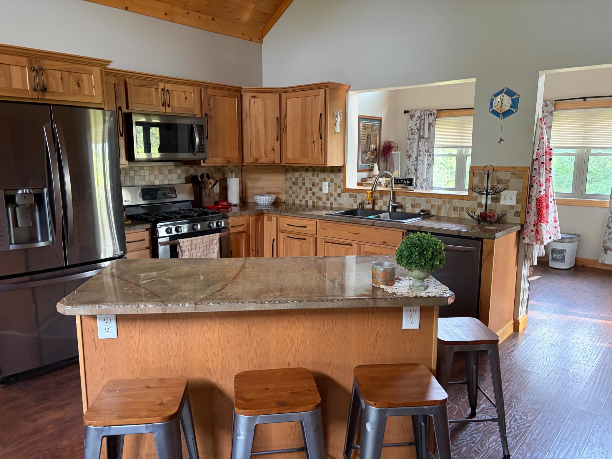 main property photo 7