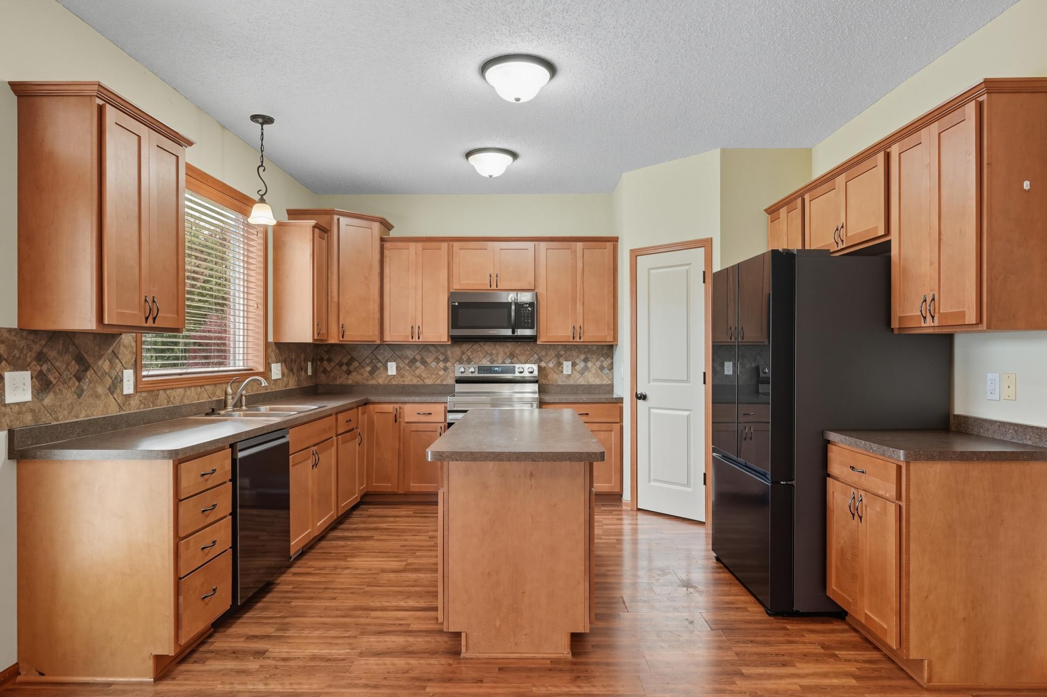 main property photo 11