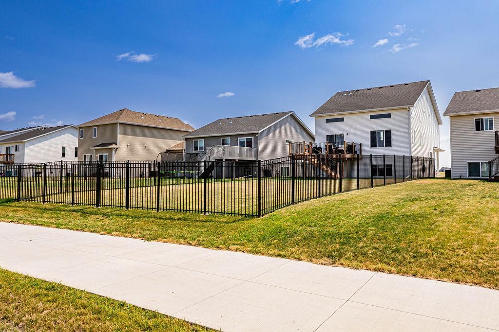 main property photo 28