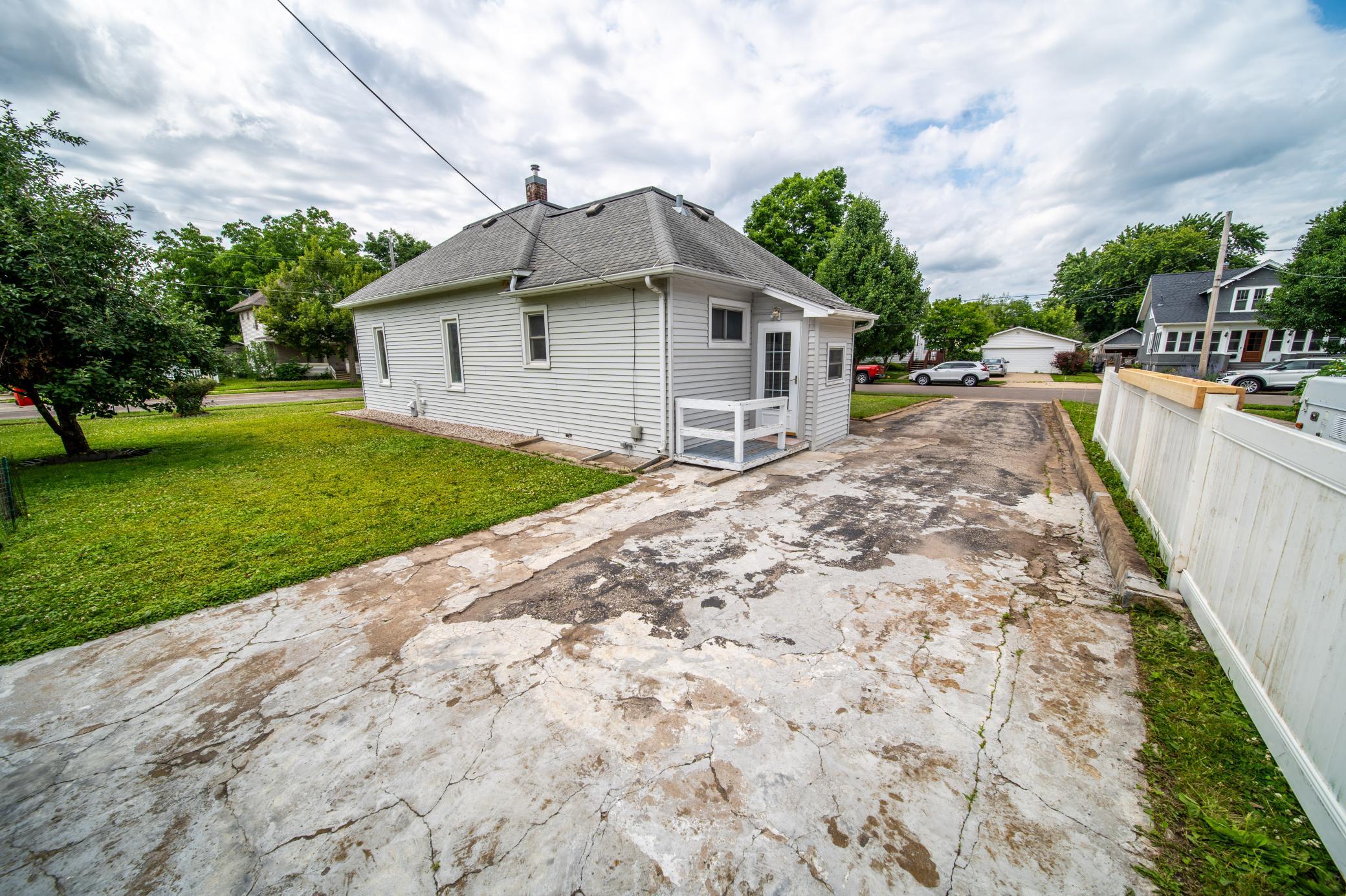 main property photo 30