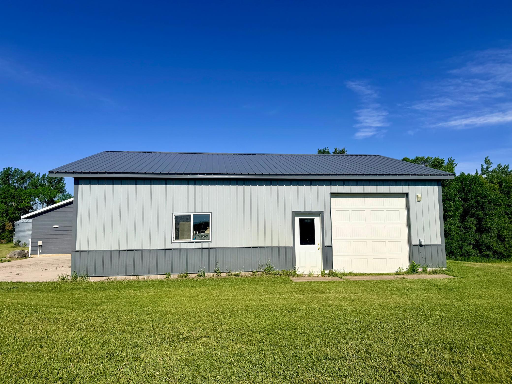 main property photo 33
