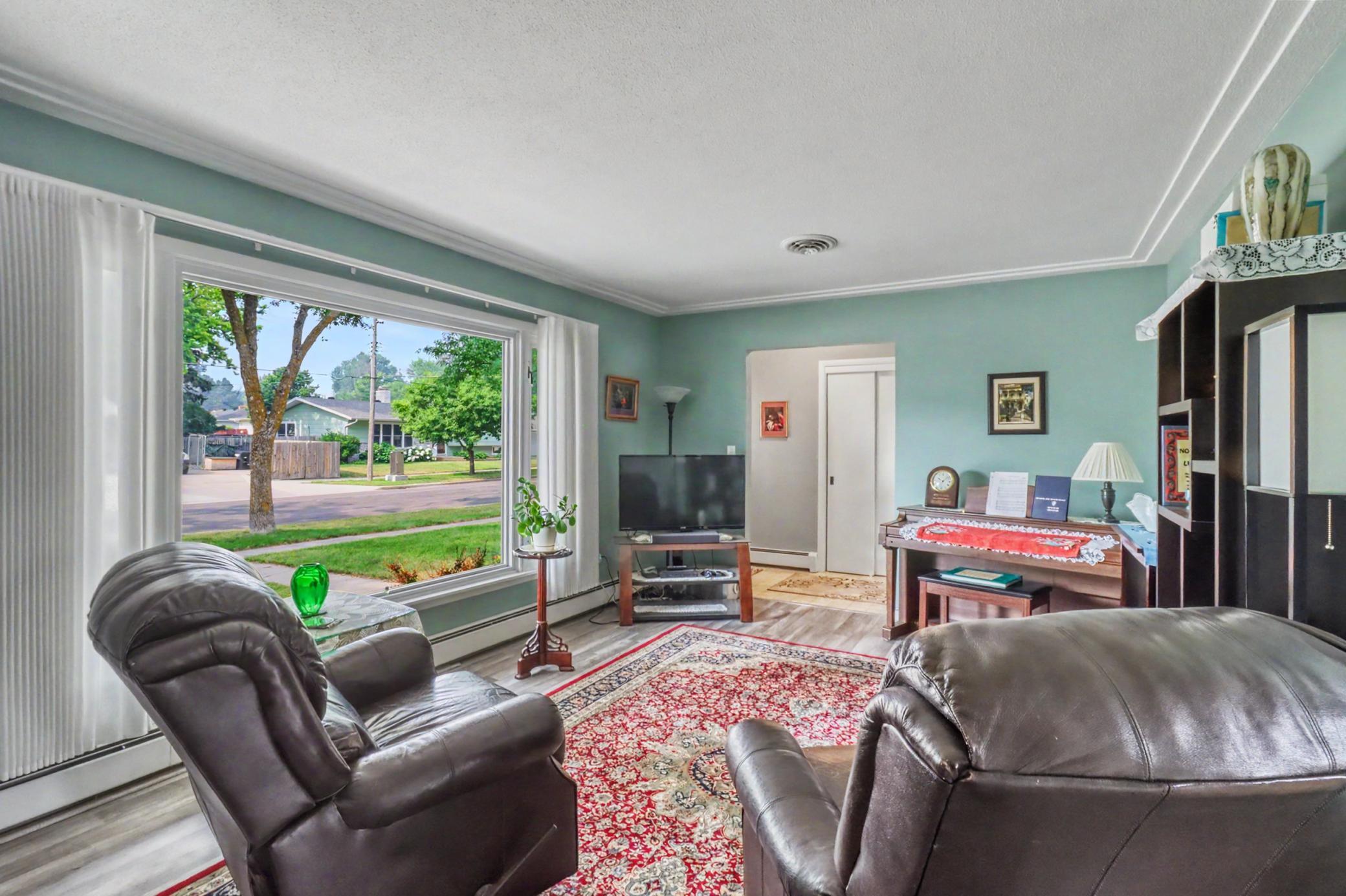 main property photo 10