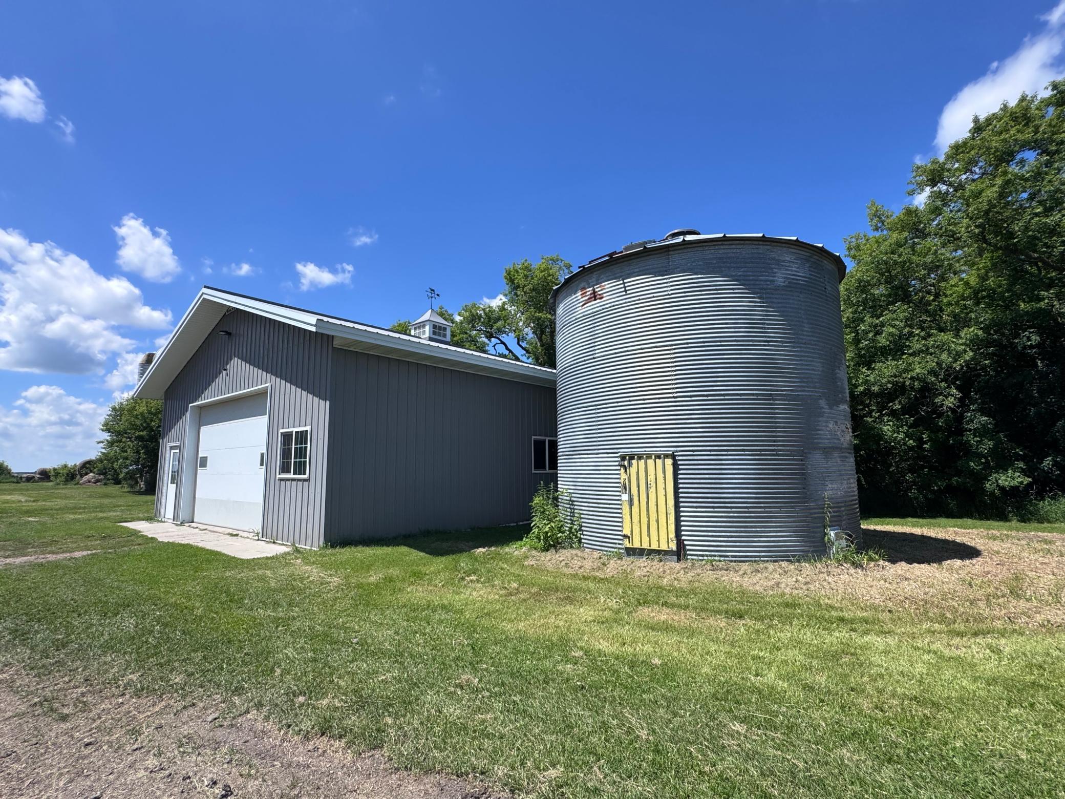 main property photo 40