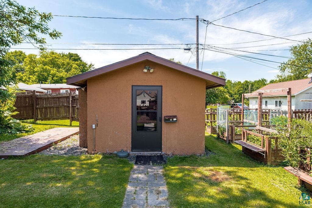 main property photo 18
