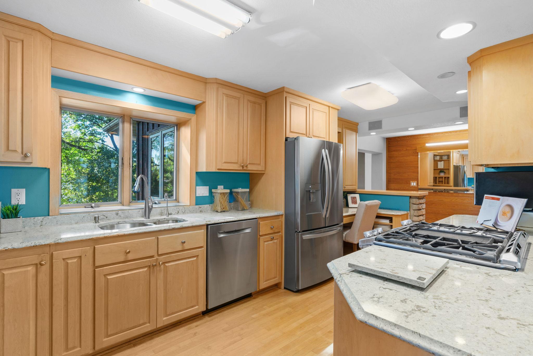 main property photo 28