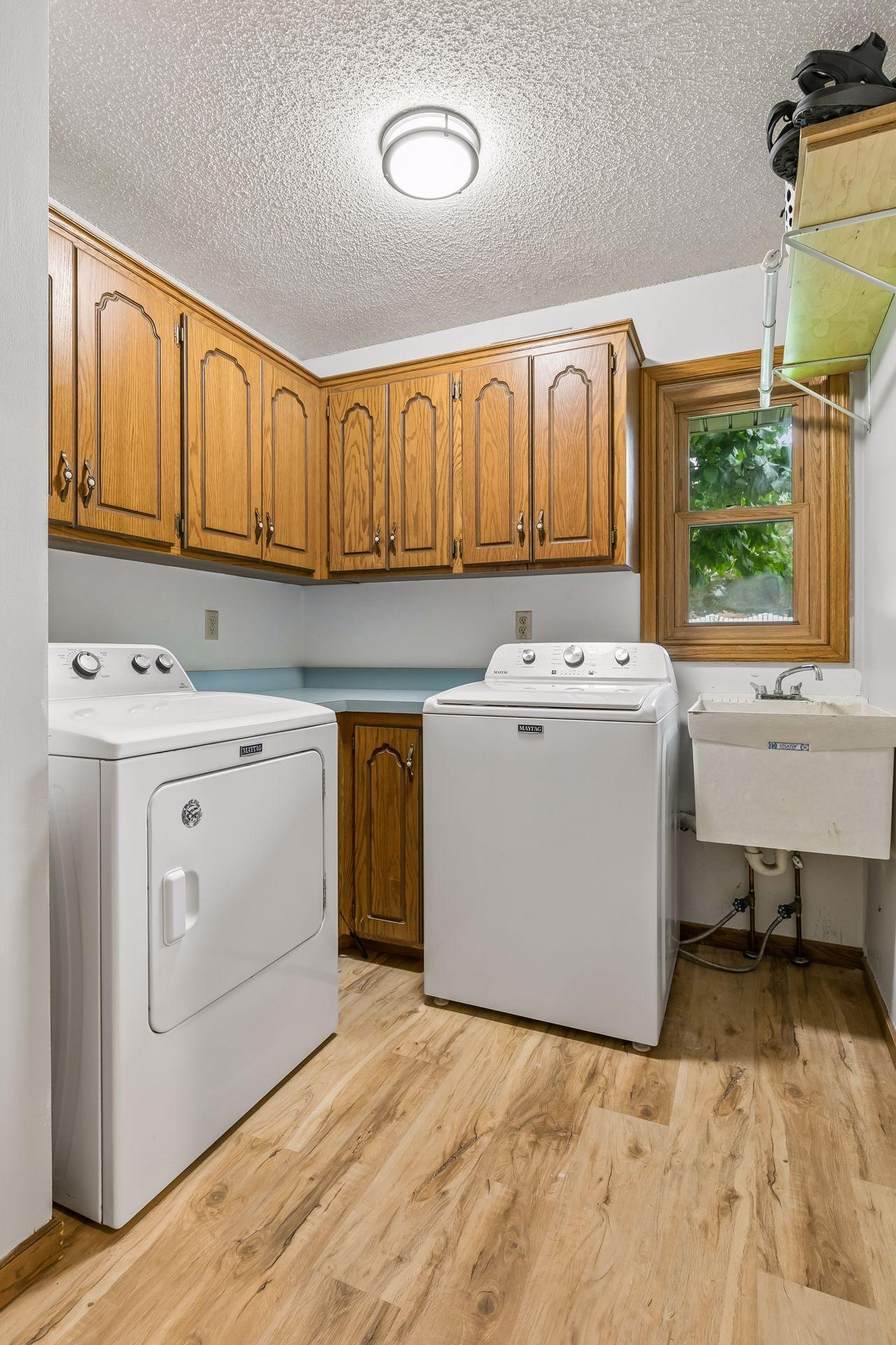 main property photo 28