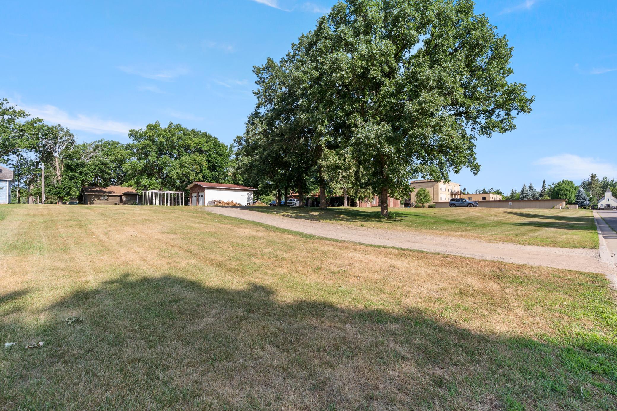 main property photo 40
