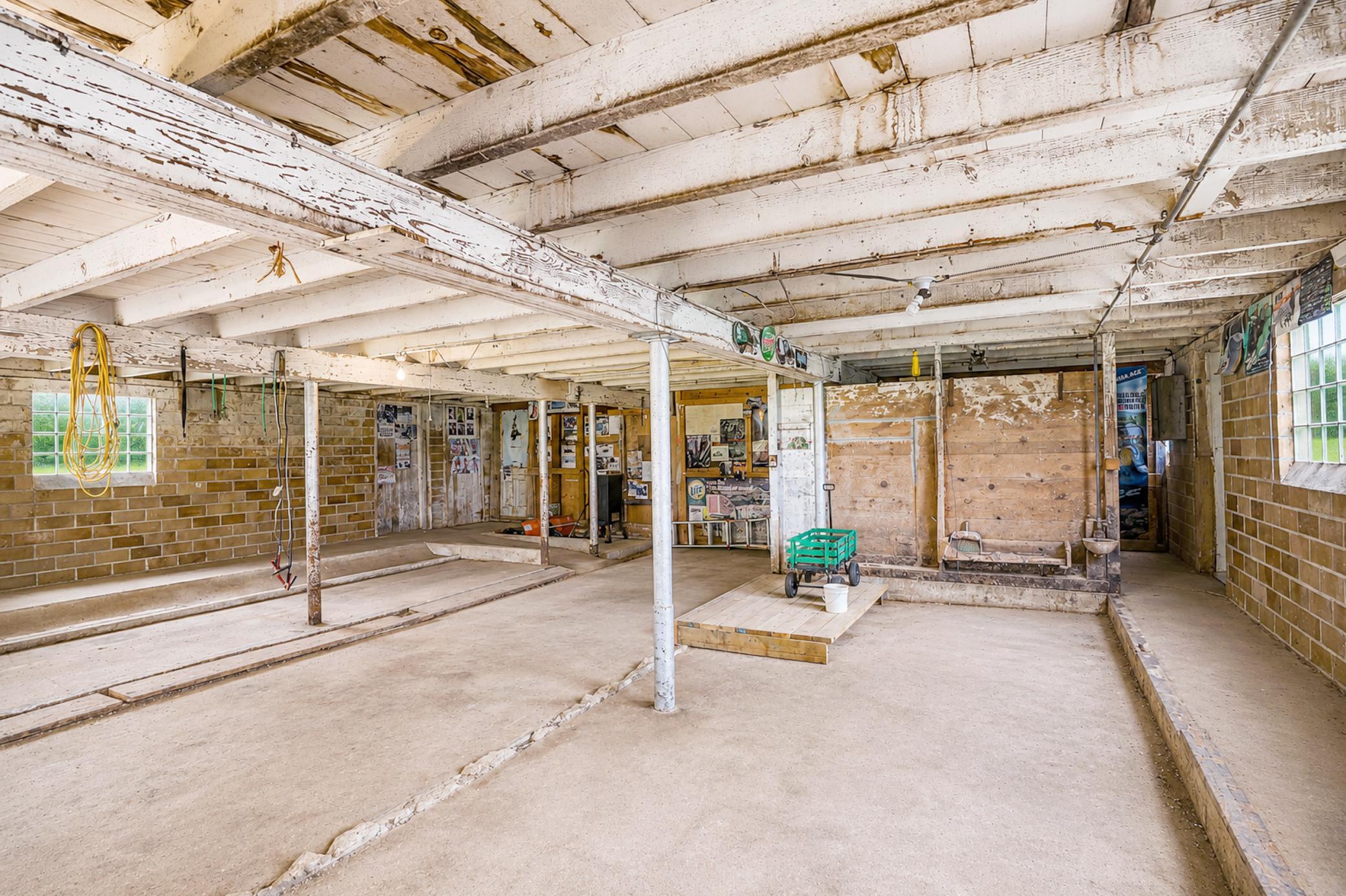 main property photo 40