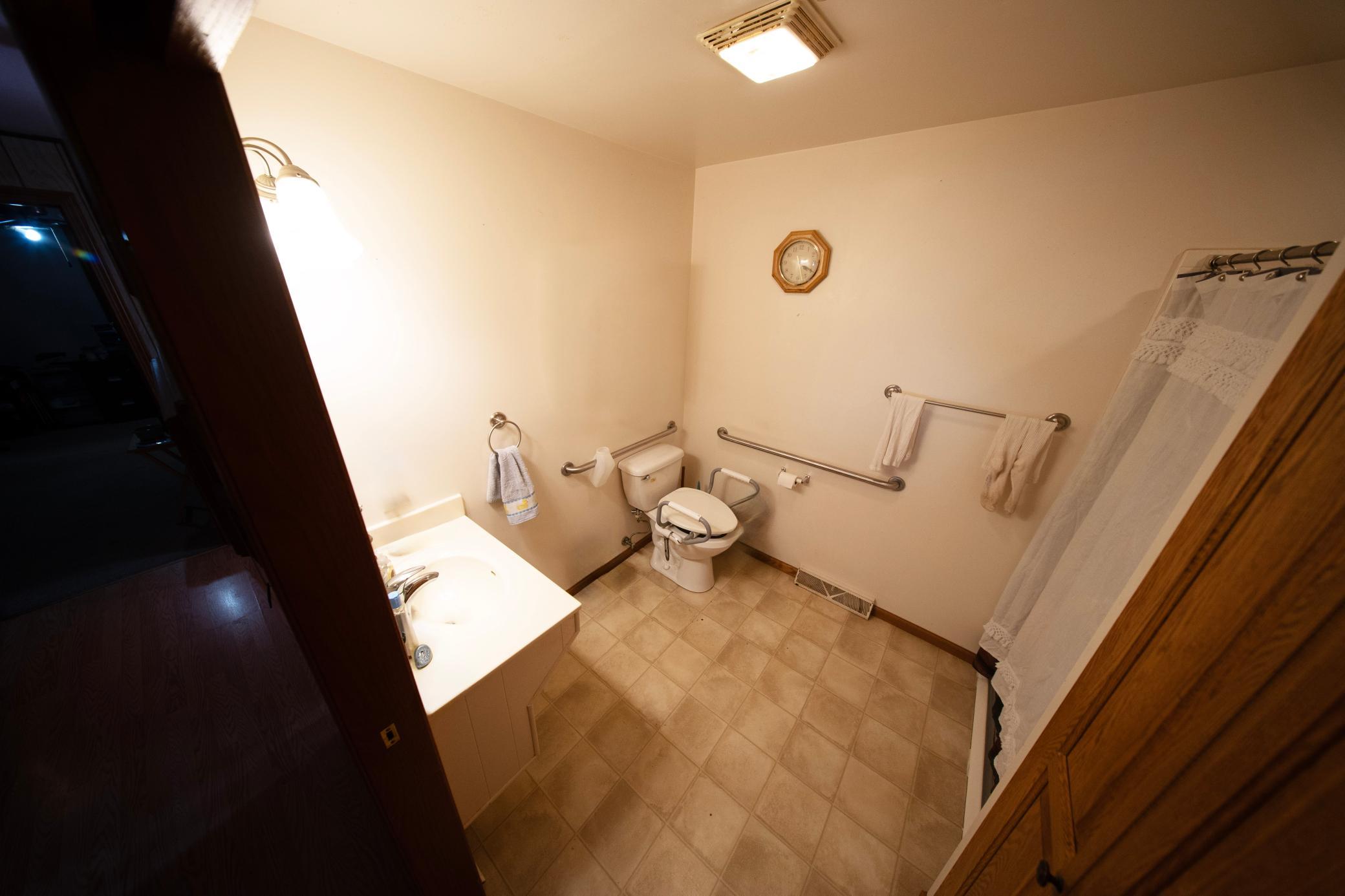 main property photo 16