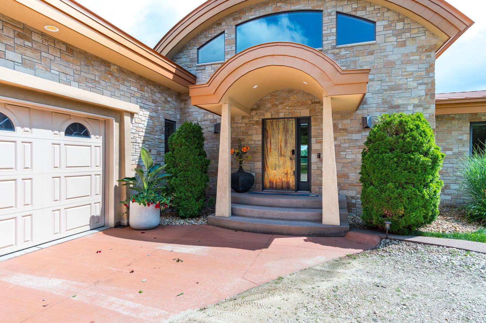 main property photo 3