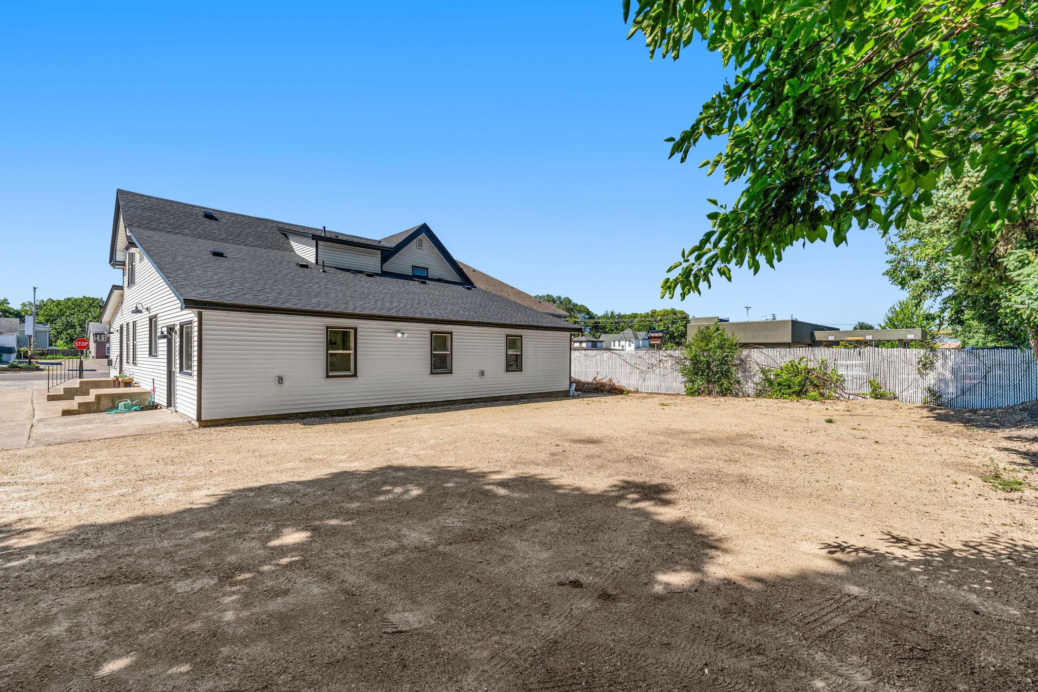 main property photo 9